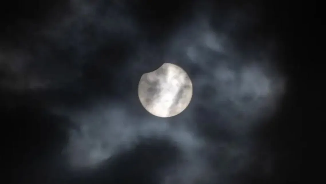 сонячне затемнення сьогодні - фото сонячне затемнення сьогодні - фото