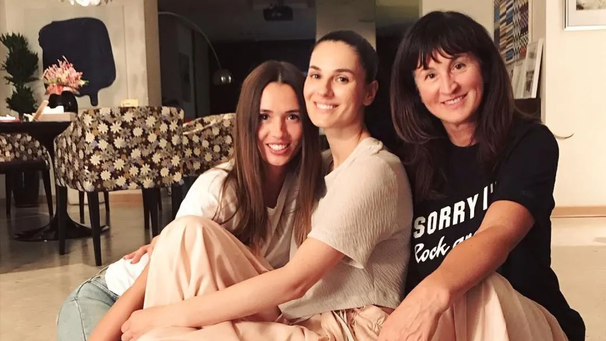 Маша Ефросинина с сестрой и мамой Маша Ефросинина с сестрой и мамой