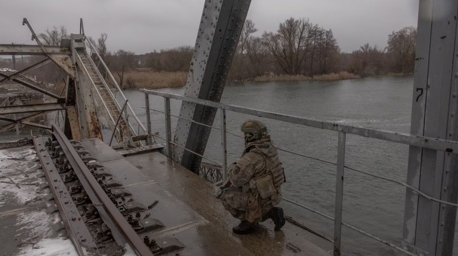 ВСУ уничтожили вражескую переправу через Оскол ВСУ уничтожили вражескую переправу через Оскол