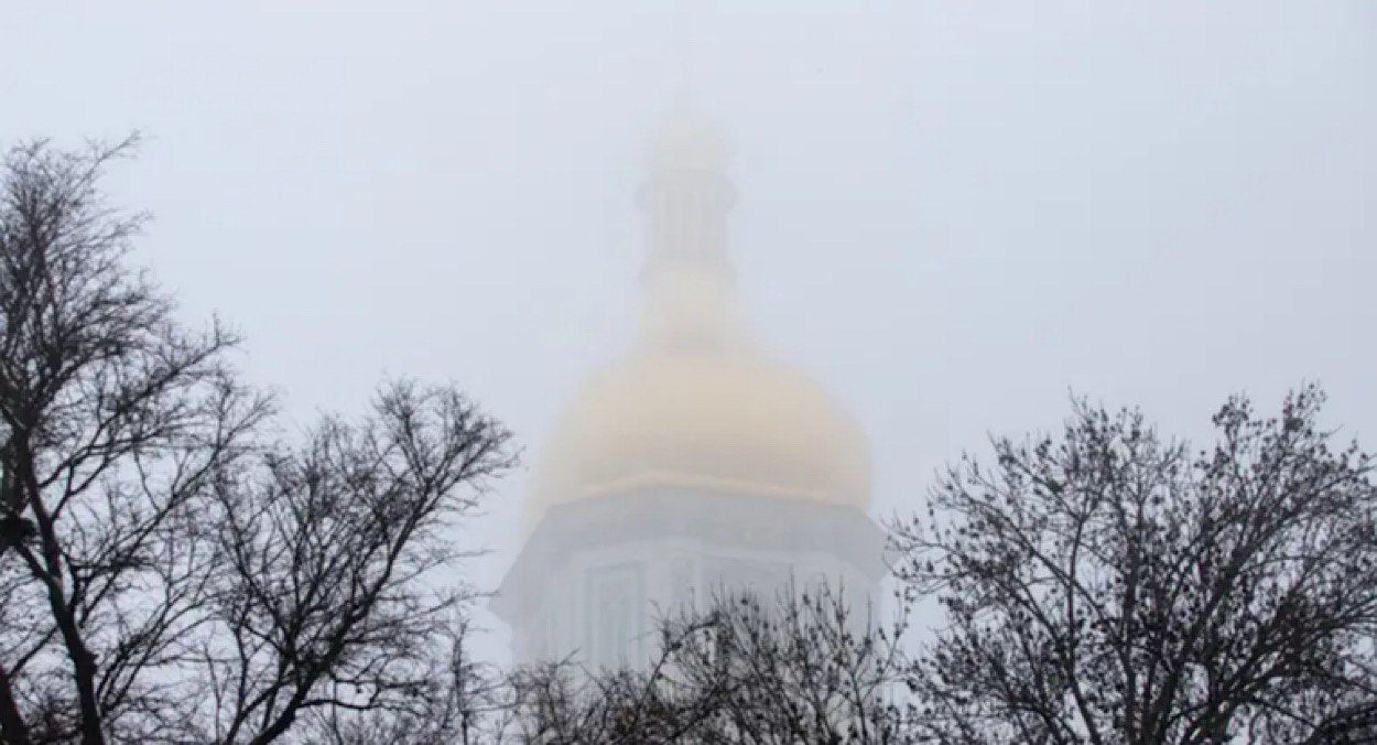 Столицу Украины накрыл туман