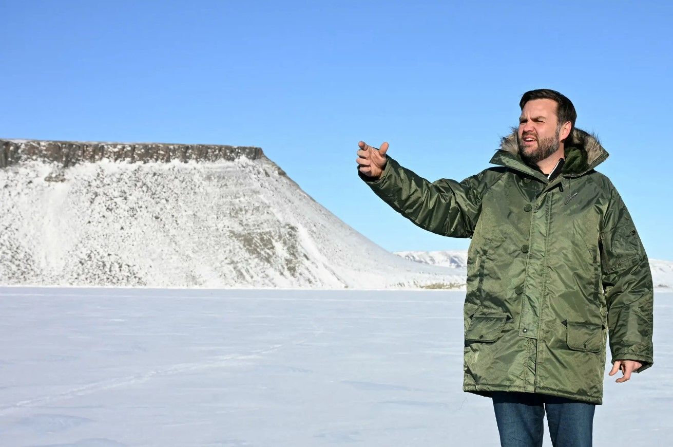 Джей Ди Вэнс повторил стиль одежды Владимира Зеленского Джей Ди Вэнс повторил стиль одежды Владимира Зеленского