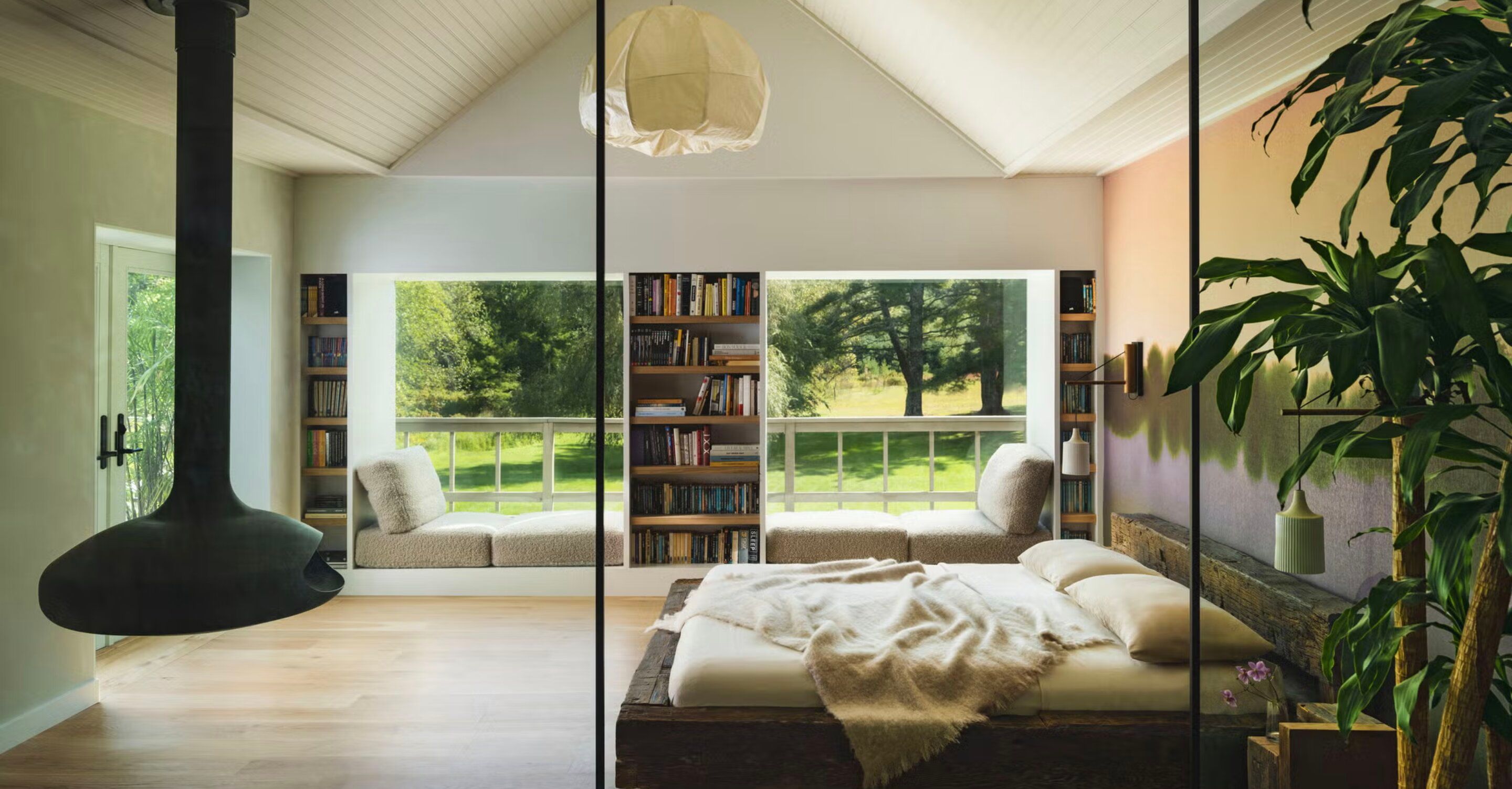 Який вигляд має столітній будинок у Нью-Йорку, що стоїть посеред лісу Який вигляд має столітній будинок у Нью-Йорку, що стоїть посеред лісу