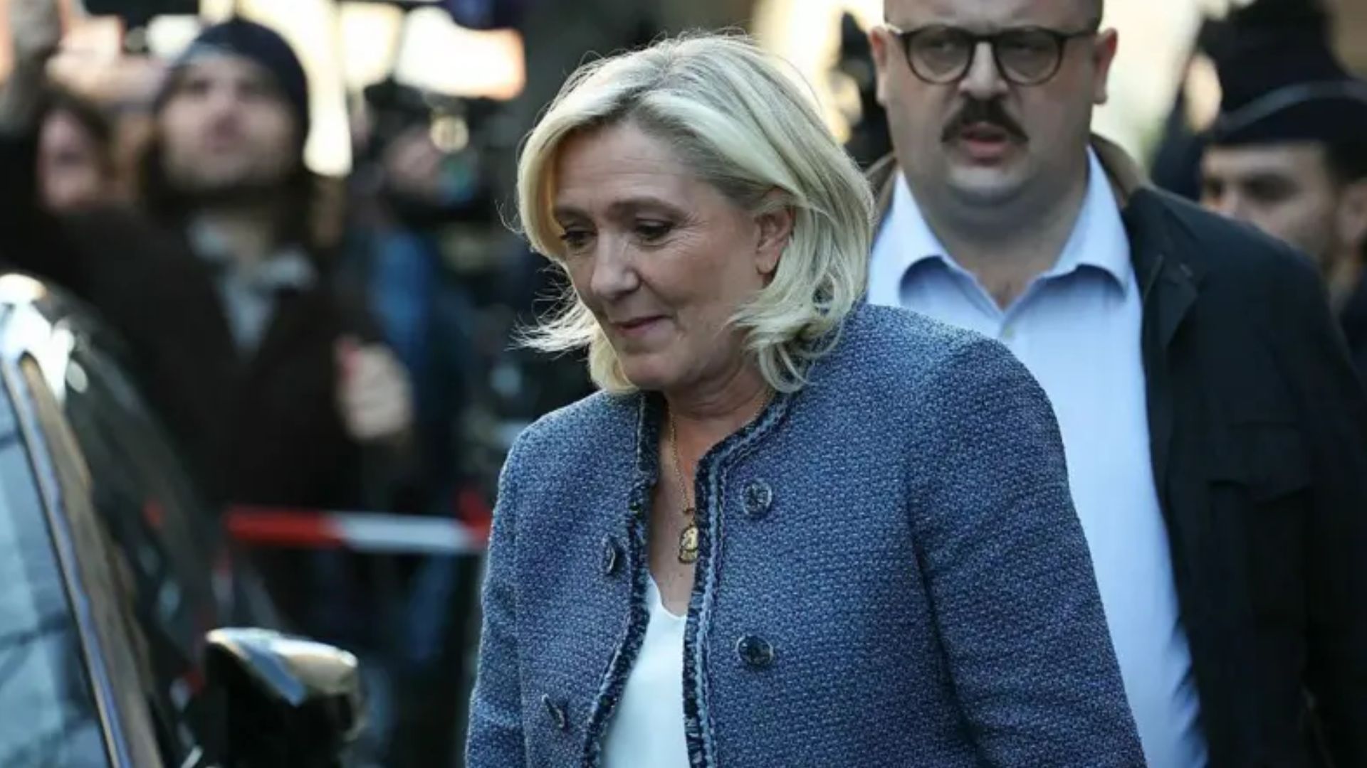 Ле Пен приговорили к 4 годам тюрьмы Ле Пен приговорили к 4 годам тюрьмы