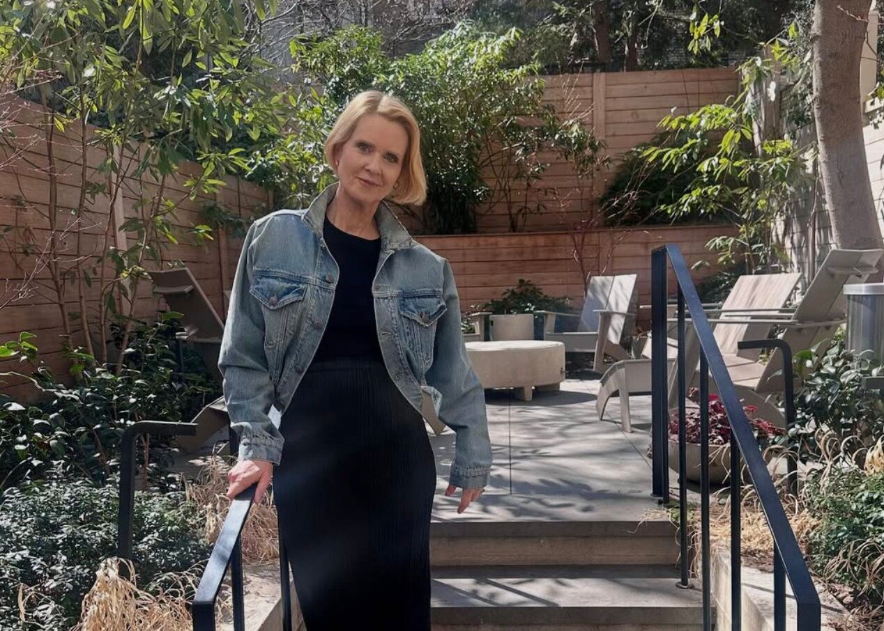 Синтия Никсон использовала трендовый желтый цвет на своей кухне Синтия Никсон использовала трендовый желтый цвет на своей кухне