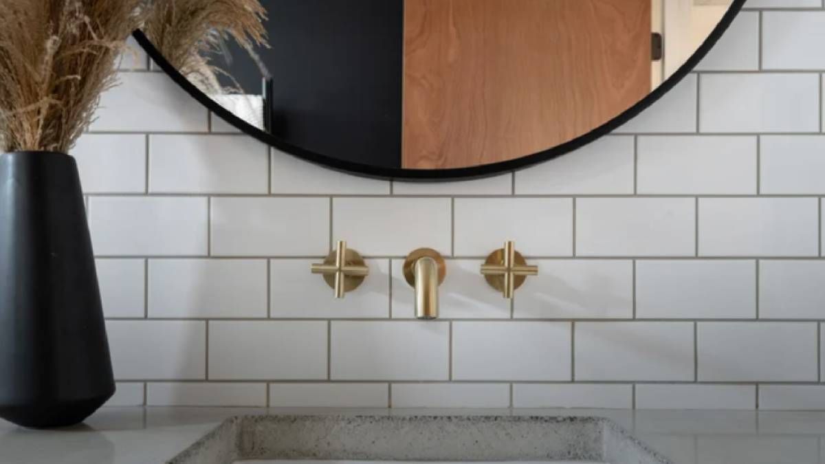 Какую фурнитуру выбрать для маленькой ванны Какую фурнитуру выбрать для маленькой ванны