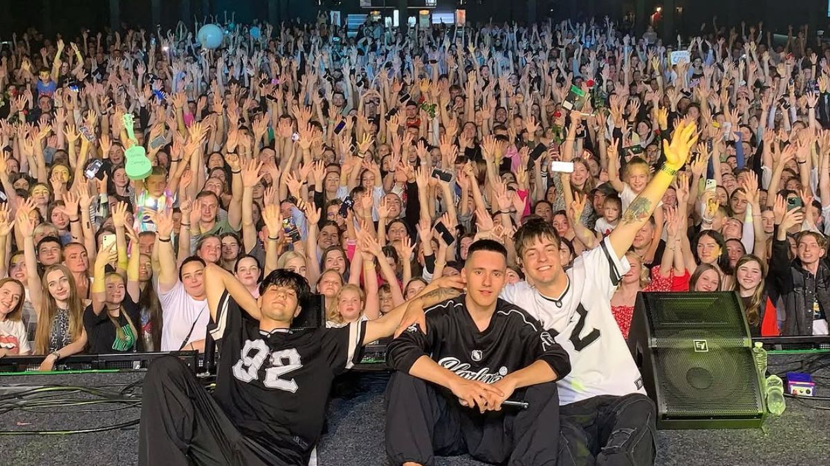 YAKTAK з командою на концерті YAKTAK з командою на концерті