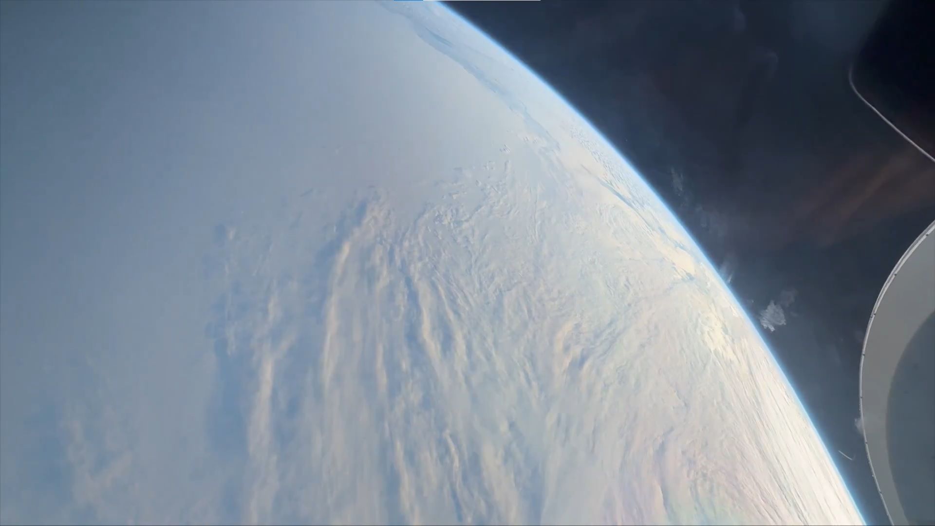 Вид на полюс Земли с Crew Dragon Вид на полюс Земли с Crew Dragon