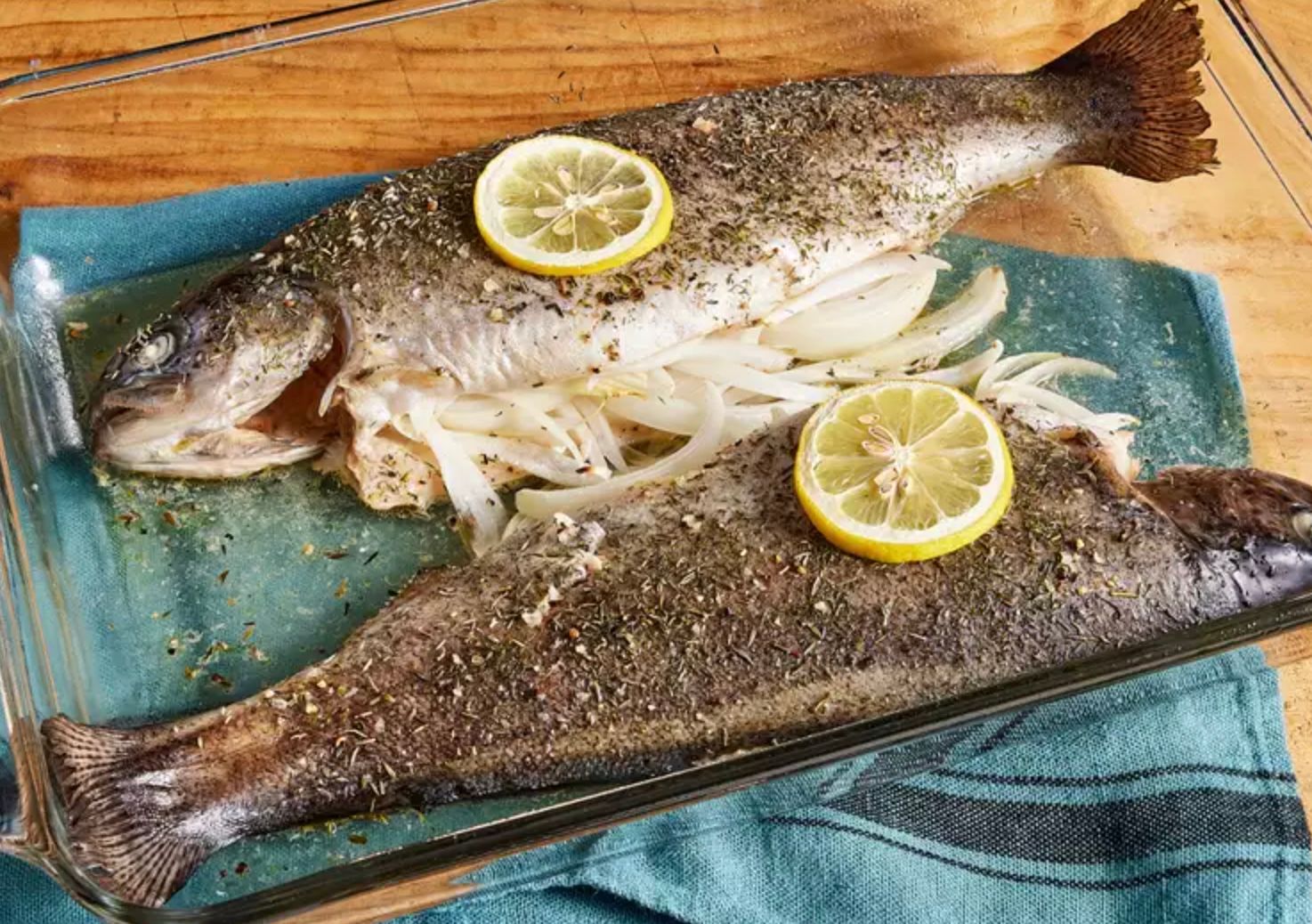 Запечена форель у духовці Запечена форель у духовці