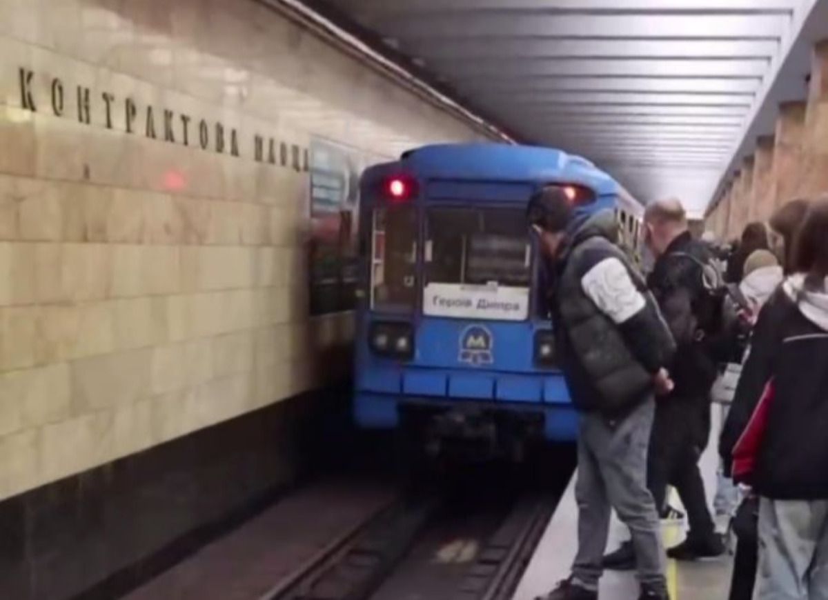 В киевском метро человек упал под поезд - 24 Канал В киевском метро человек упал под поезд - 24 Канал