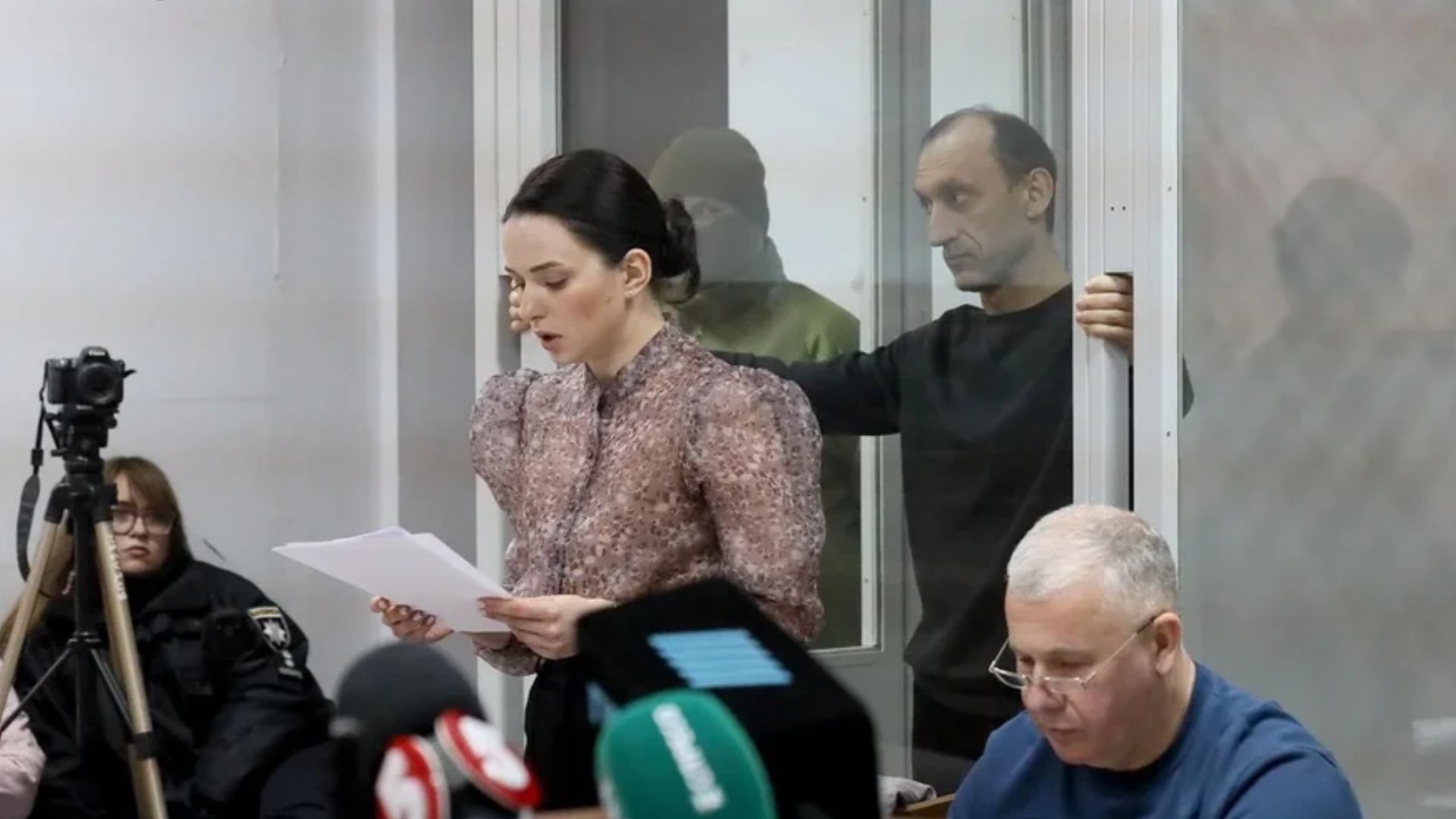 Роман Червінський у залі суду Роман Червінський у залі суду