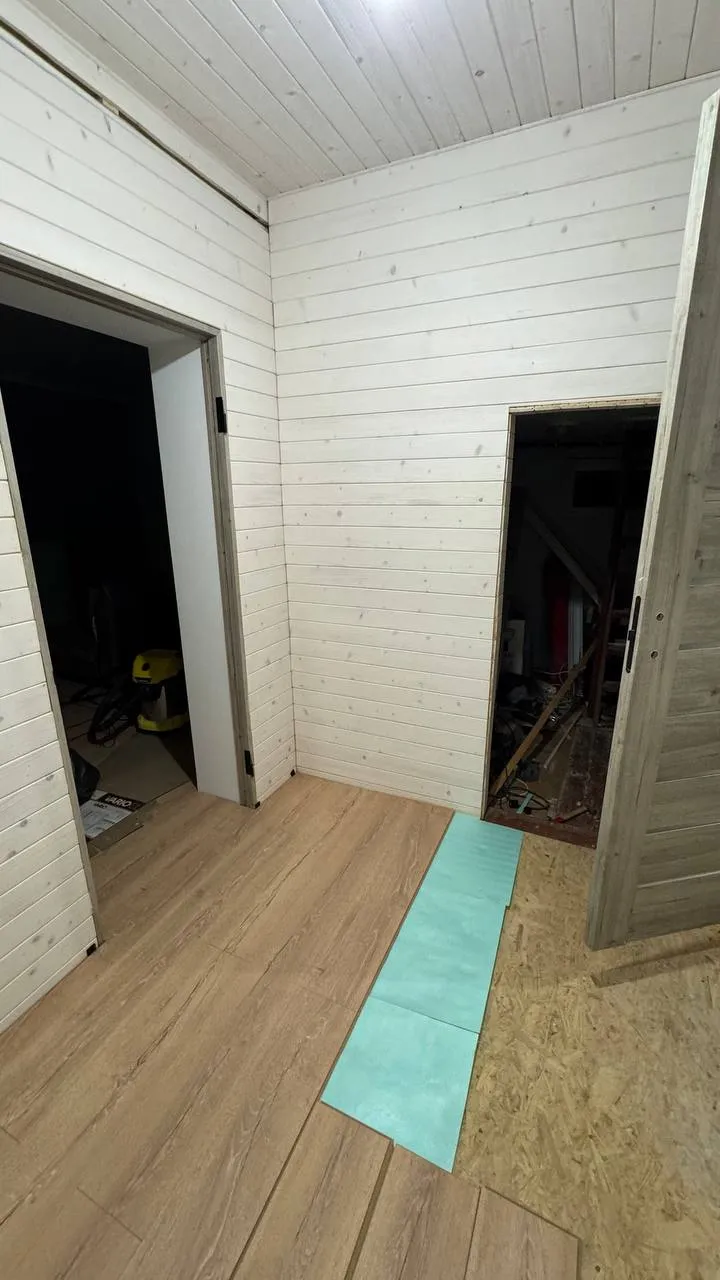 Коридор з новою вагонкою