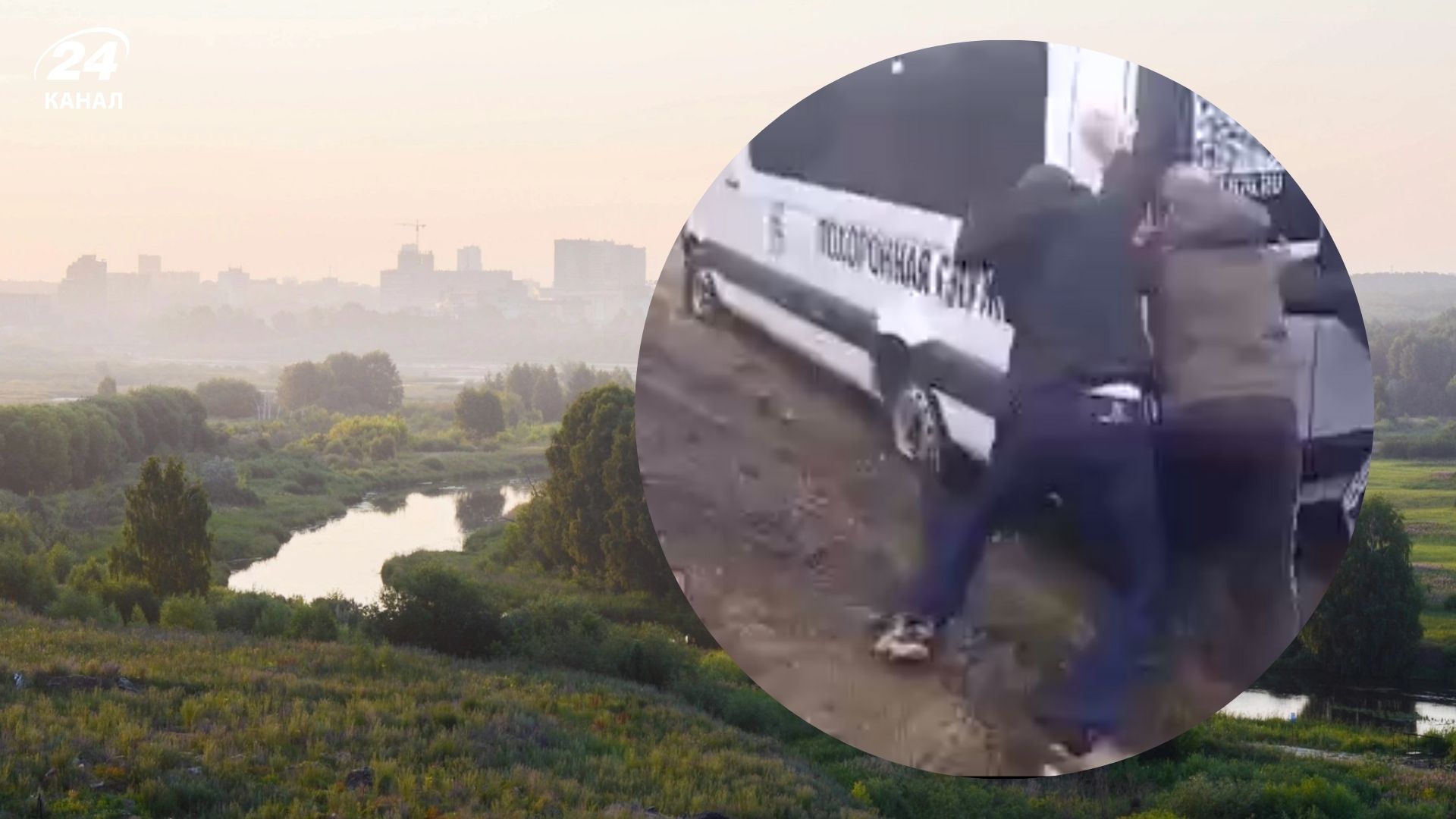 У селищі в Росії катафалк із загиблим окупантом застряг у багні У селищі в Росії катафалк із загиблим окупантом застряг у багні