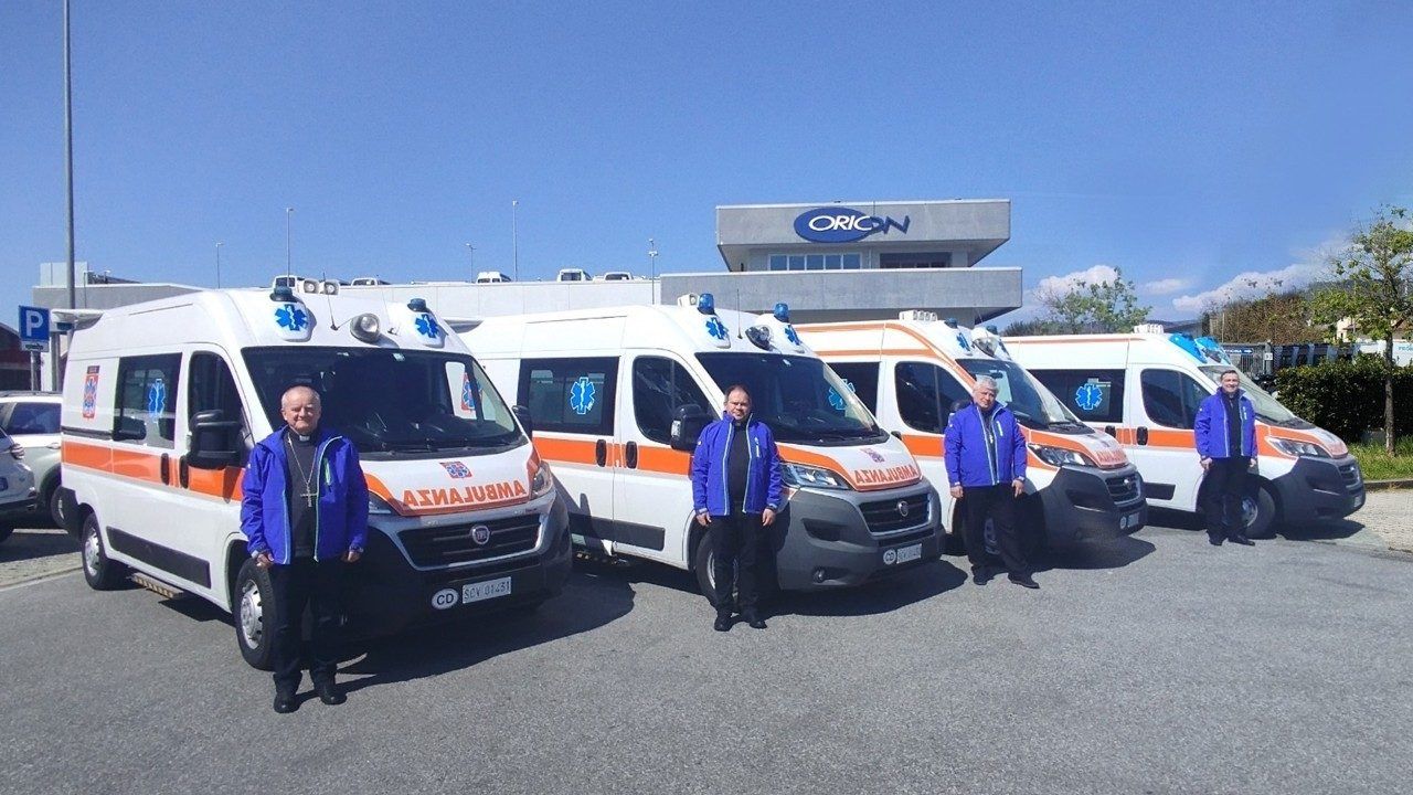 Папа Римський надіслав Україні карети швидкої допомоги Папа Римський надіслав Україні карети швидкої допомоги