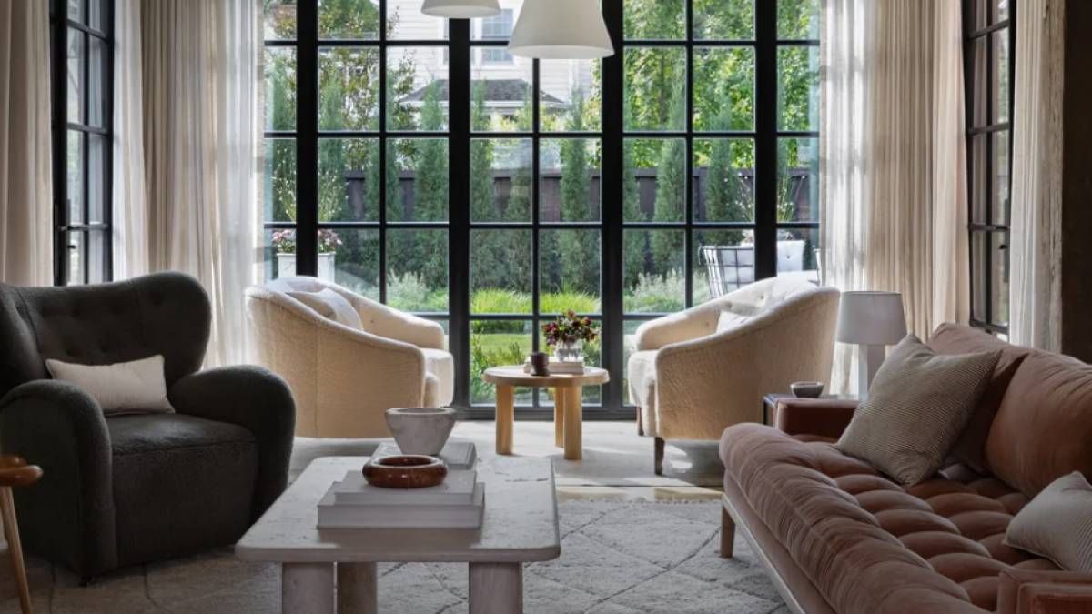 Не покупайте низкие диваны из синтетических материалов Не покупайте низкие диваны из синтетических материалов