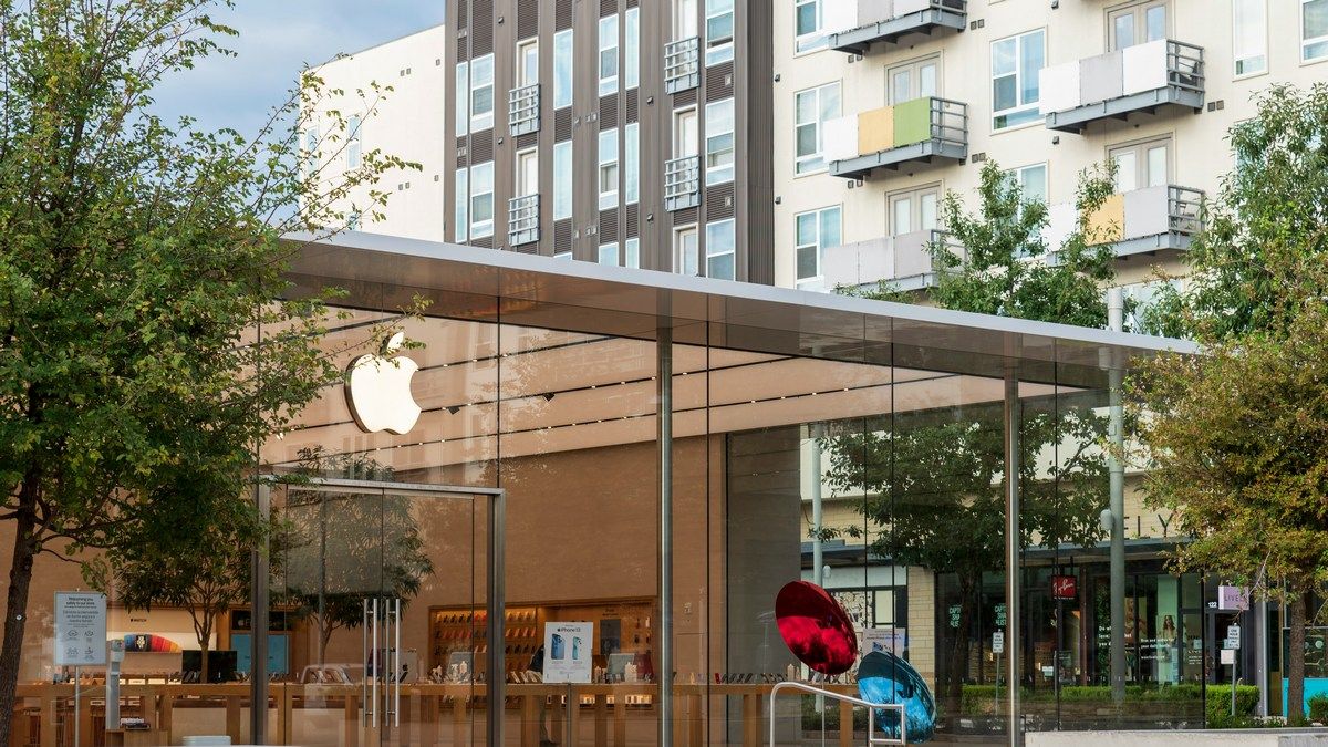 Массовая скупка iPhone в США перед повышением цен из-за тарифов Трампа Массовая скупка iPhone в США перед повышением цен из-за тарифов Трампа