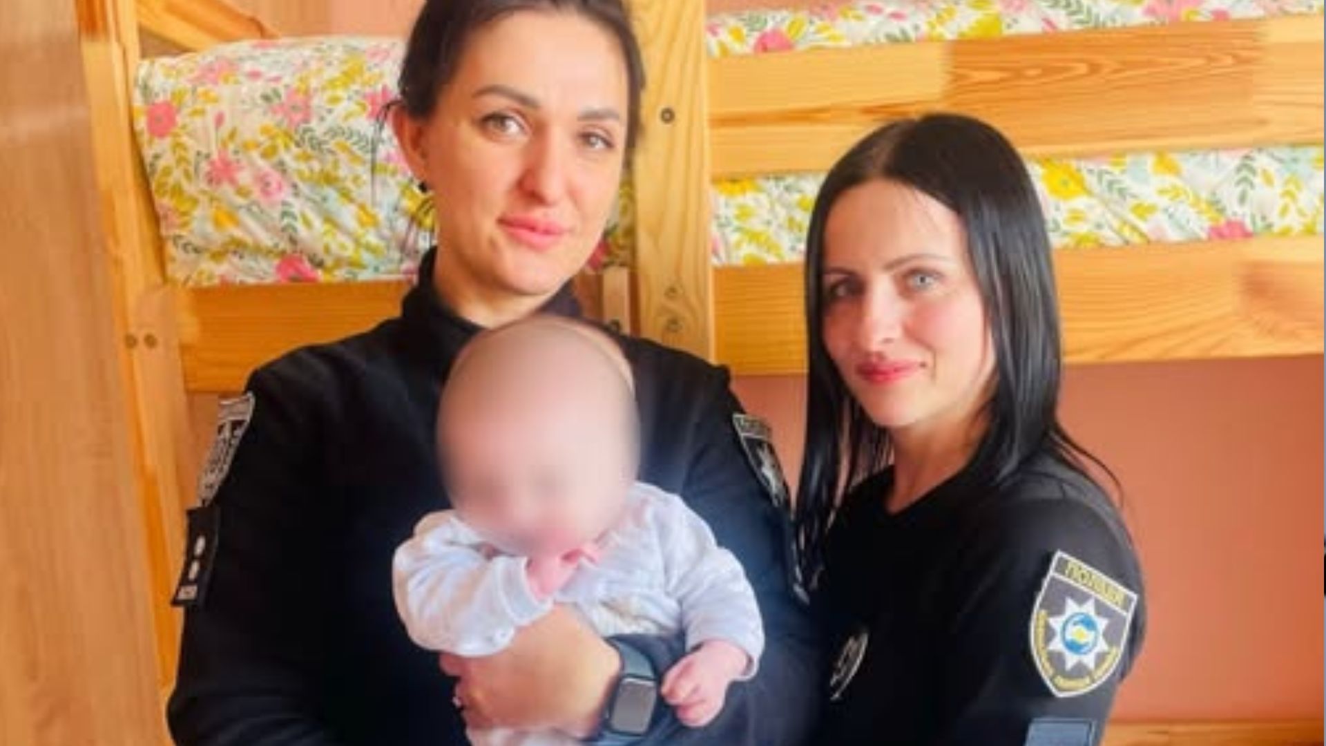 Полиция изъяла 4-месячного мальчика Полиция изъяла 4-месячного мальчика