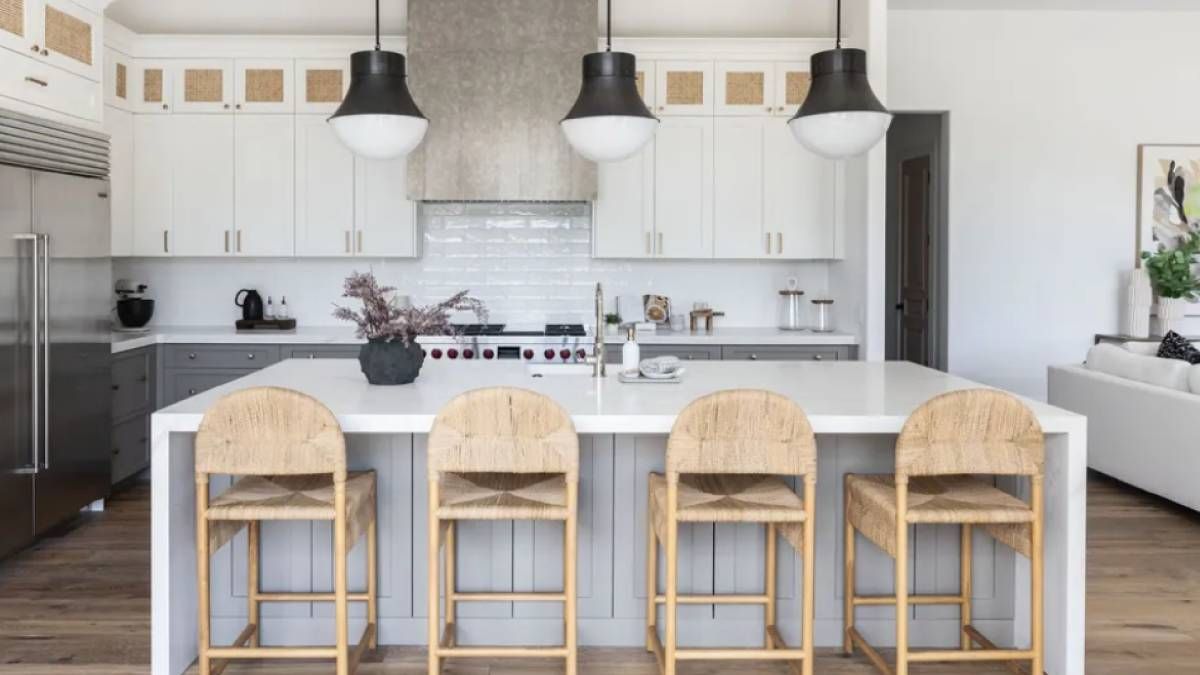 Кухонний острів може слугувати потужною системою зберігання Кухонний острів може слугувати потужною системою зберігання