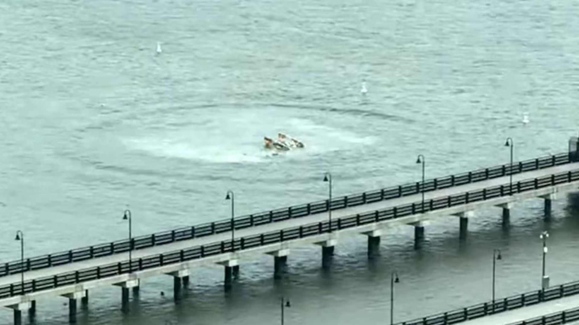 Гелікоптер впав у річку Гудзон Гелікоптер впав у річку Гудзон