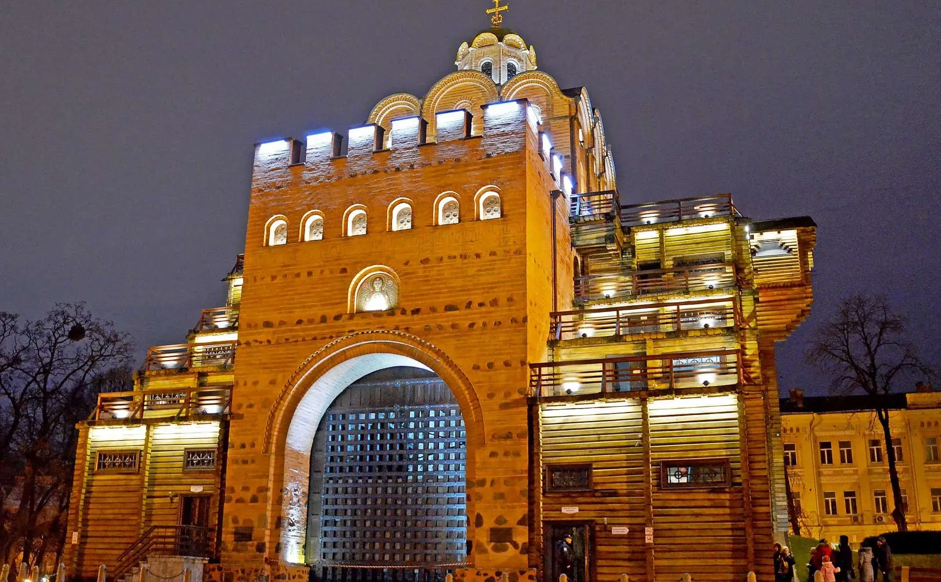 Золотые ворота вечером Золотые ворота вечером
