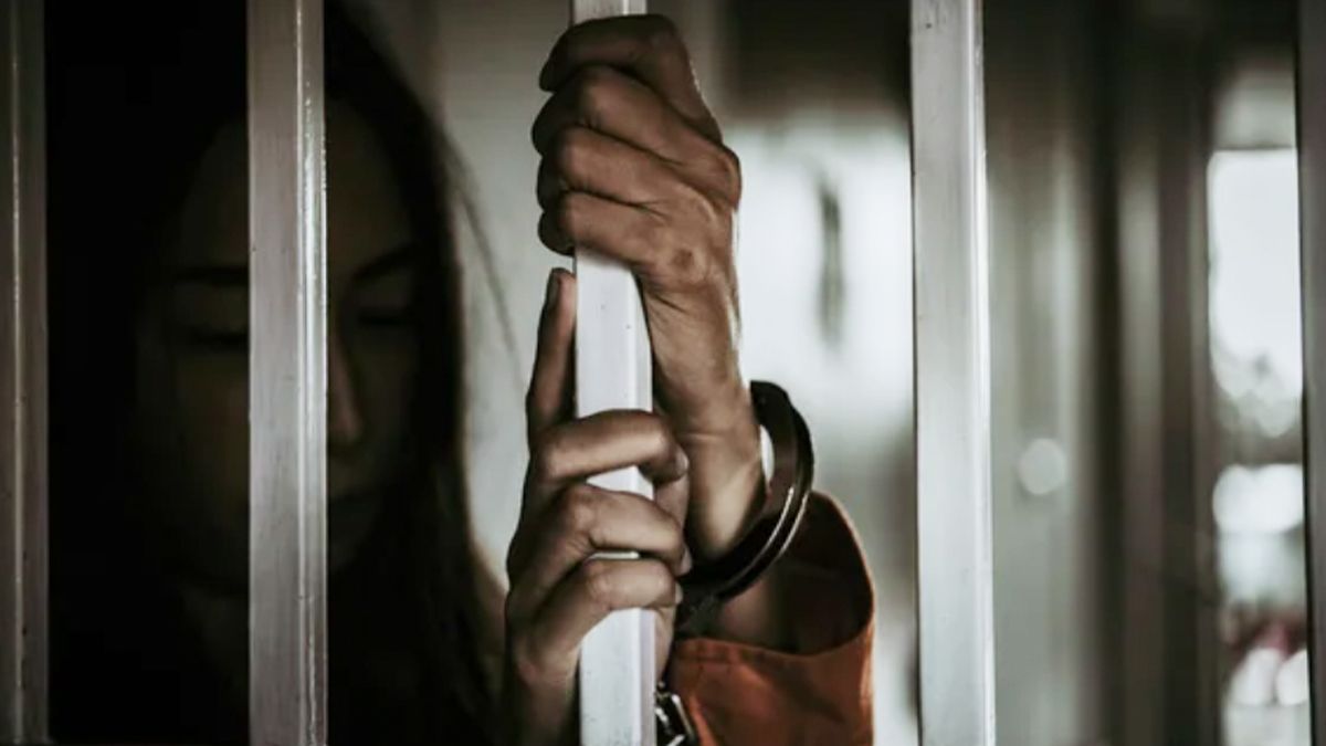 Українку в окупованій Запорізькій області засудили в колонію за перекази коштів на ЗСУ Українку в окупованій Запорізькій області засудили в колонію за перекази коштів на ЗСУ