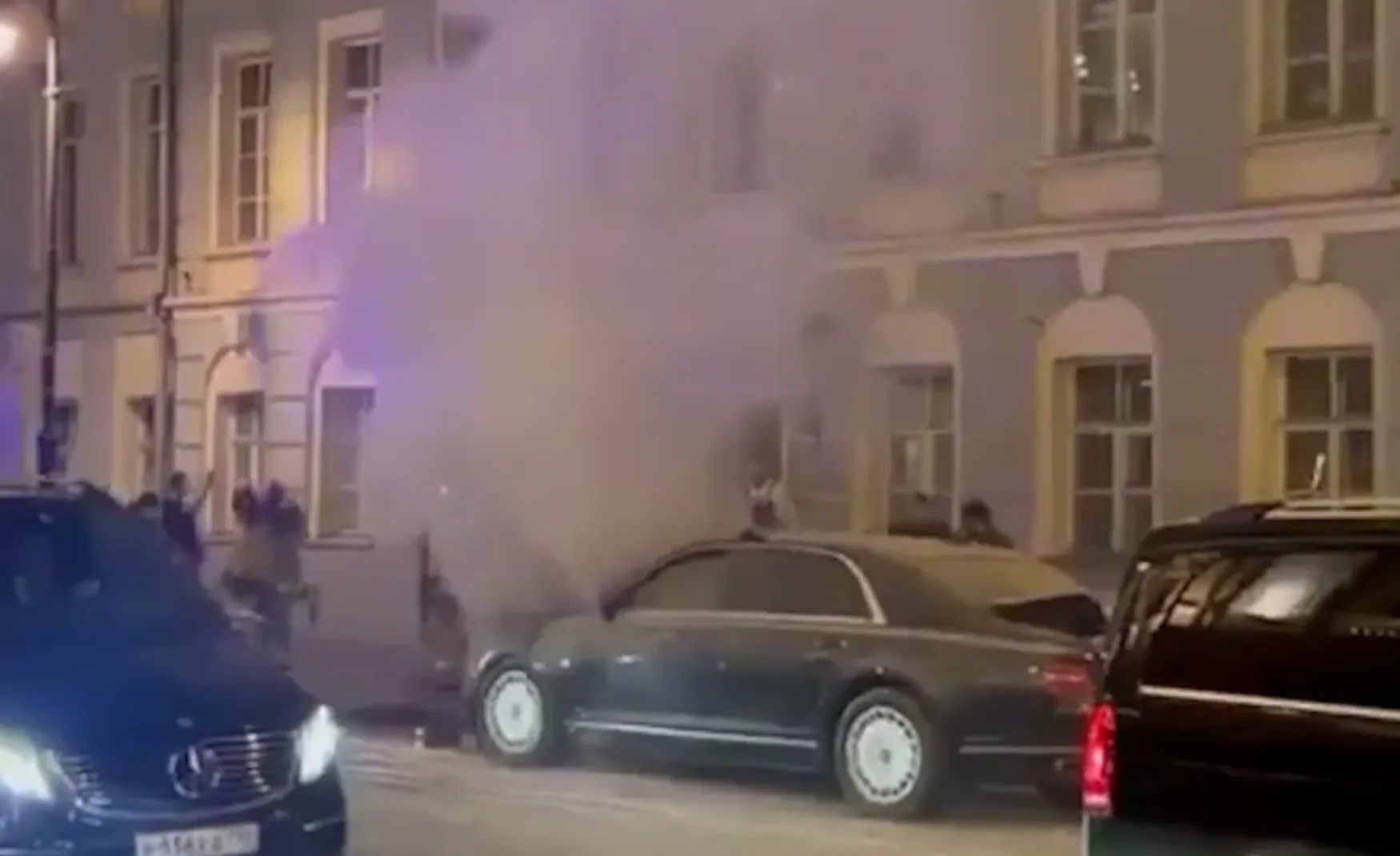 В Москве взорвали лимузин, который может принадлежать к автопарку Путина В Москве взорвали лимузин, который может принадлежать к автопарку Путина