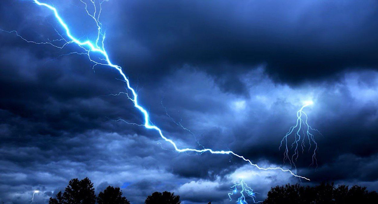 Футбол під дощем обернувся трагедією Футбол під дощем обернувся трагедією