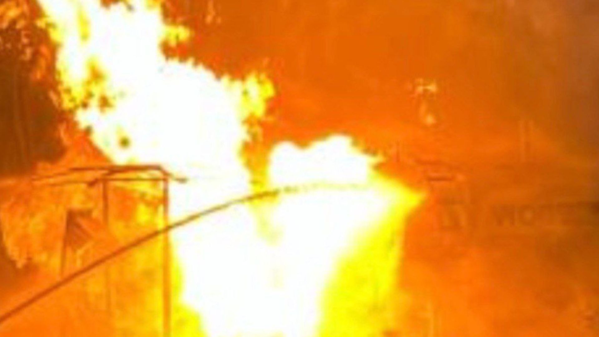 В результате атаки вражеского дрона в Запорожье начался пожар на АЗС - 24 Канал В результате атаки вражеского дрона в Запорожье начался пожар на АЗС - 24 Канал