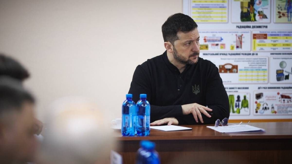 Зеленский заявил, что в разговорах с США Украина должна постоянно убеждать, что не она виновата в войне Зеленский заявил, что в разговорах с США Украина должна постоянно убеждать, что не она виновата в войне