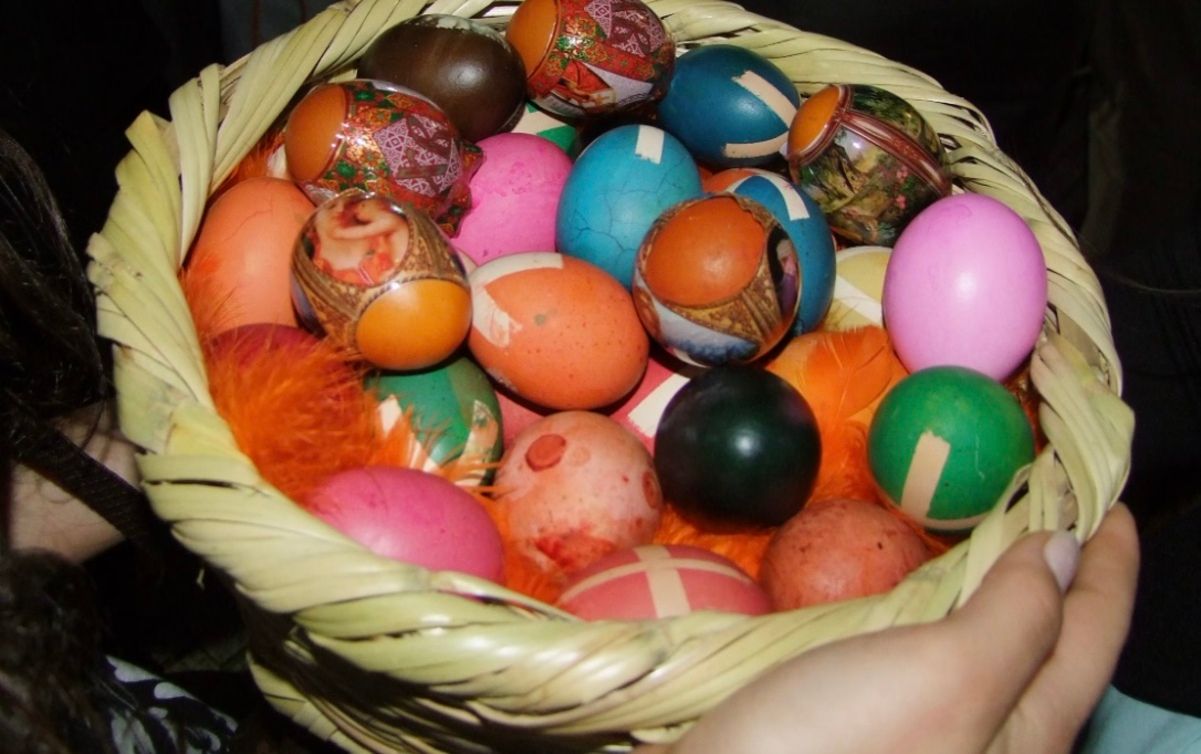 Як швидко наклеїти наліпки на великодні яйця Як швидко наклеїти наліпки на великодні яйця