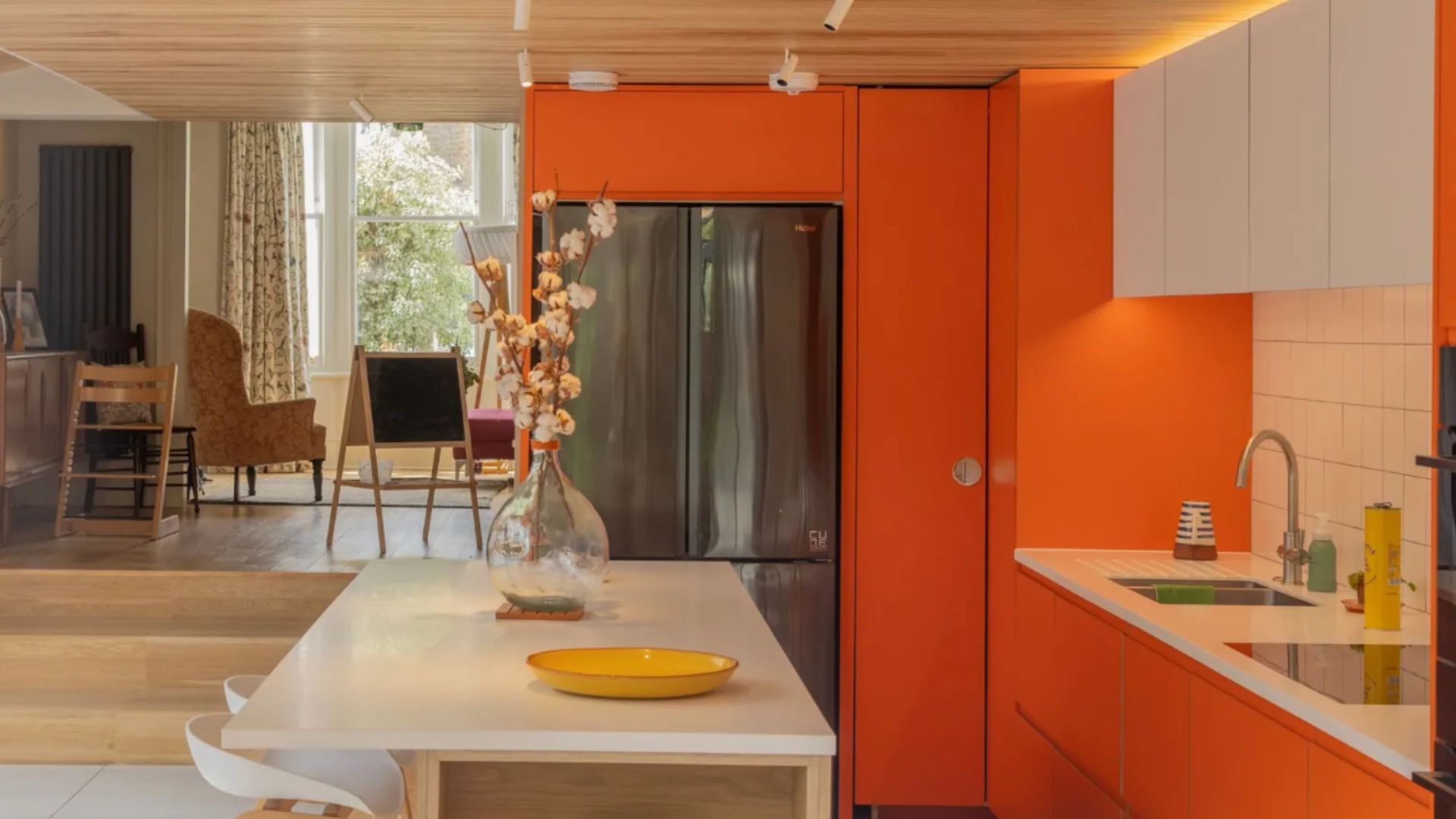 Создает шикарный вид: цвет кухни, который является идеальным оттенком для теплого пространства - Дизайн 24 Создает шикарный вид: цвет кухни, который является идеальным оттенком для теплого пространства - Дизайн 24