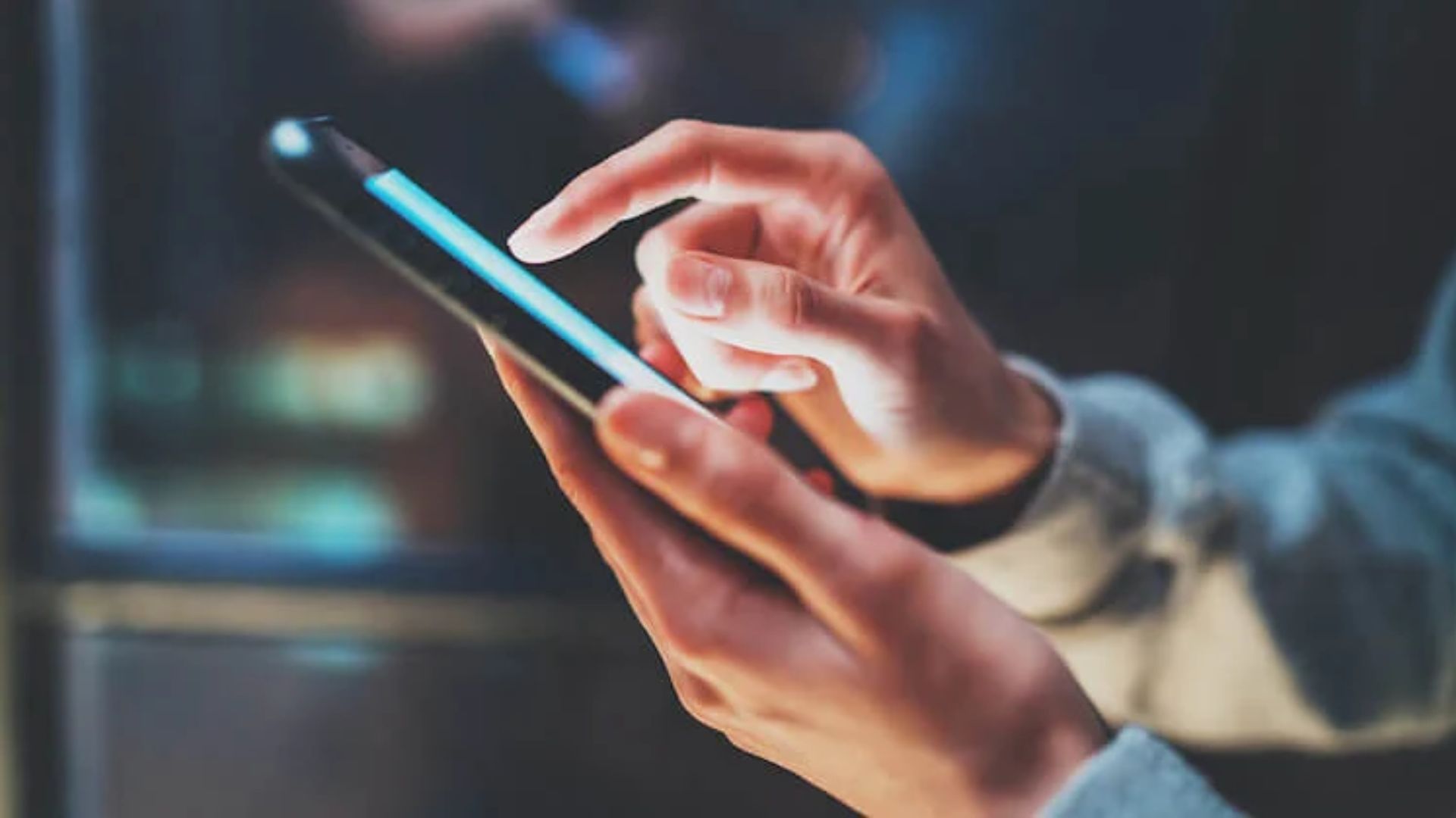 В ЕС чиновникам, которые едут в США, выдают одноразовые телефоны и ноутбуки В ЕС чиновникам, которые едут в США, выдают одноразовые телефоны и ноутбуки