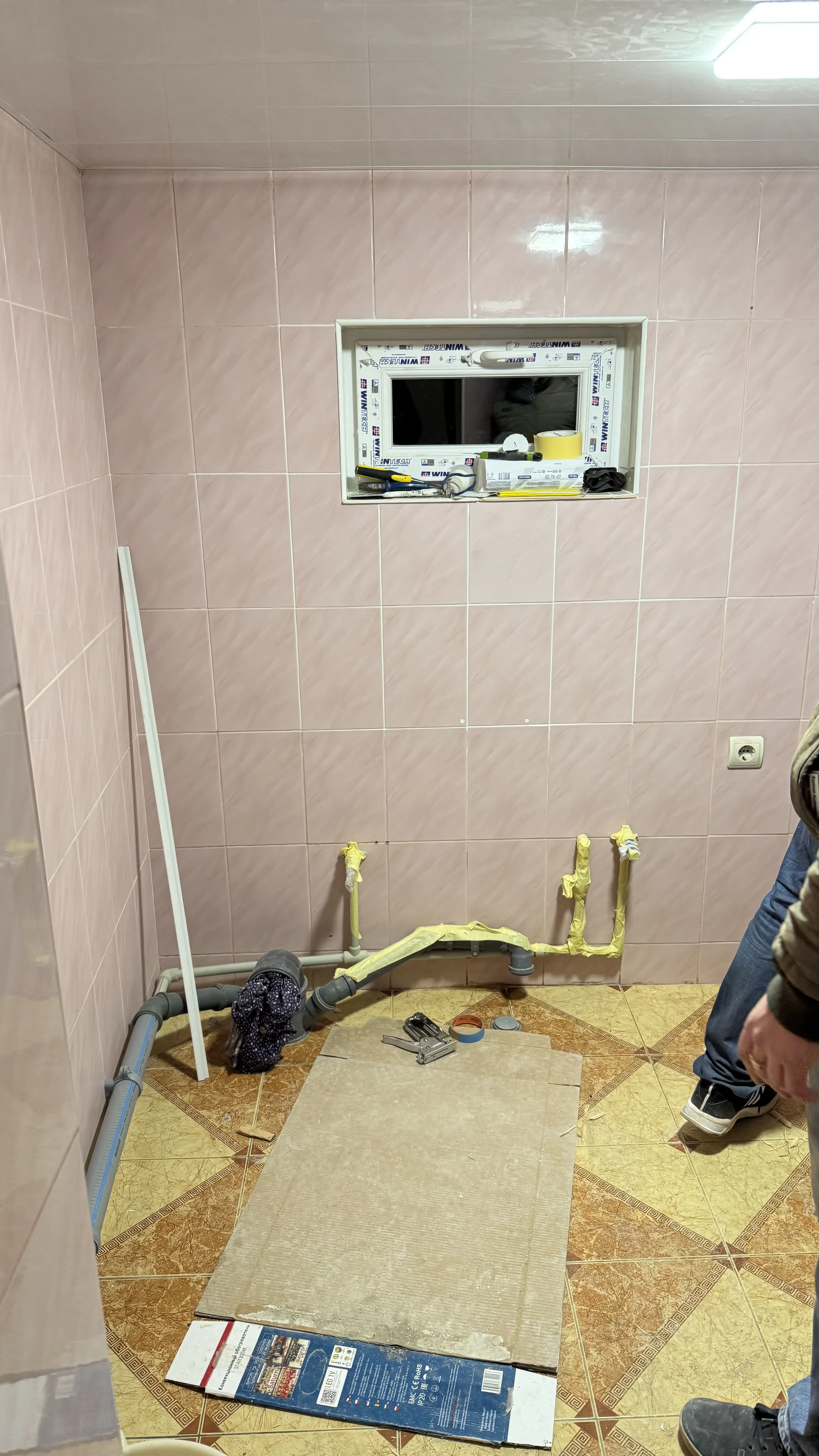 Підготовлена до фарбування плитка Підготовлена до фарбування плитка
