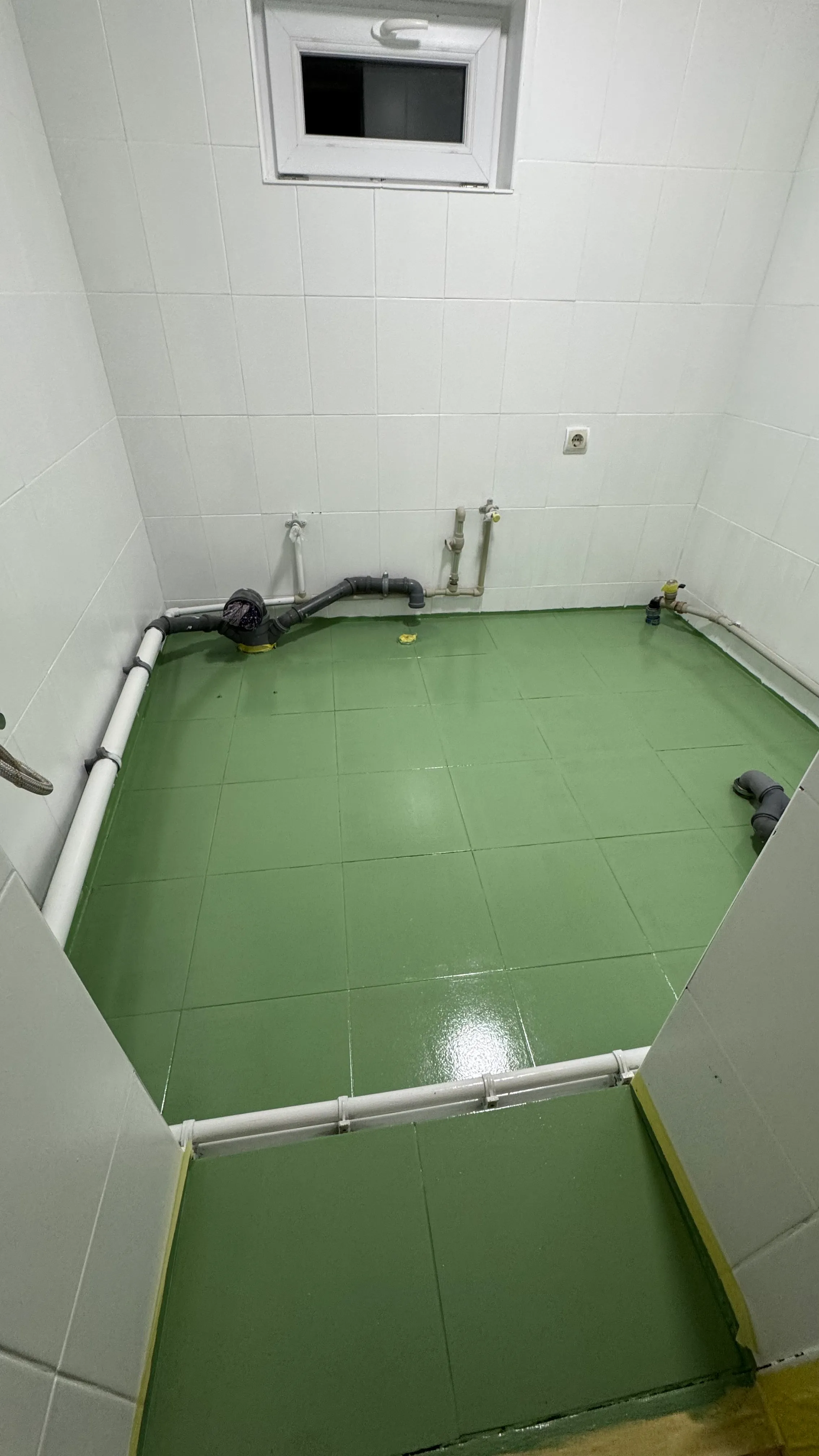 Перекрашенная своими руками ванная комната Перекрашенная своими руками ванная комната