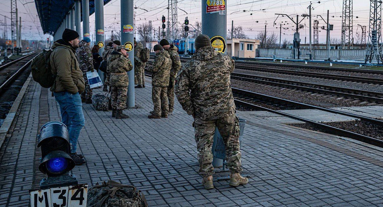 Військові чекають демобілізації Військові чекають демобілізації