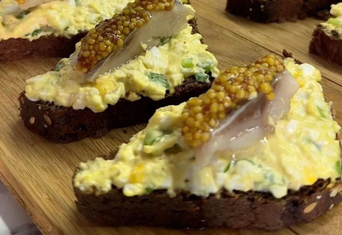 Вкусная намазка из сельди и яиц