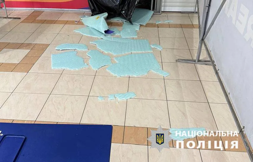 В ТРЦ в Киеве на девочку упало стекло В ТРЦ в Киеве на девочку упало стекло
