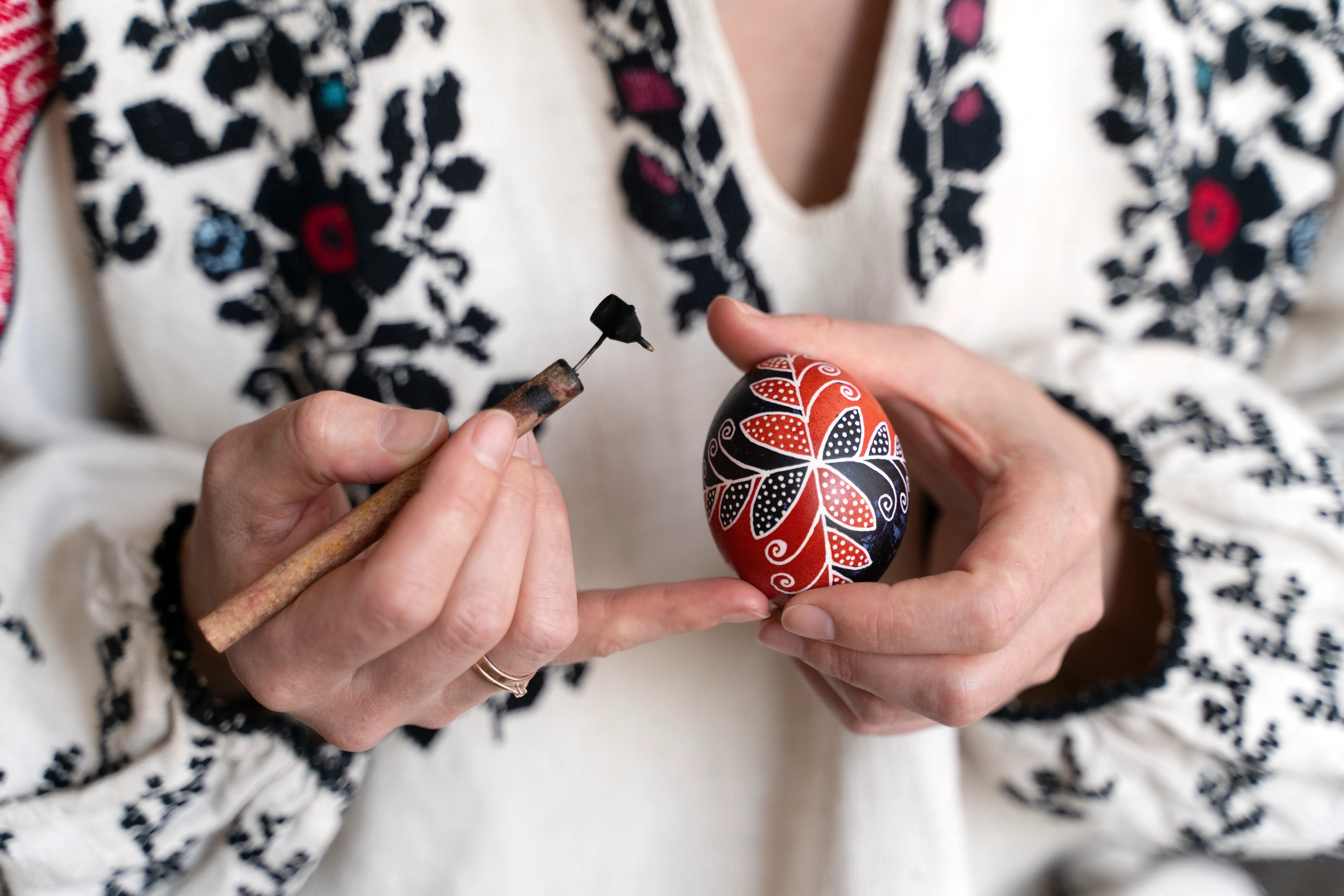 Классическая роспись писанки Классическая роспись писанки