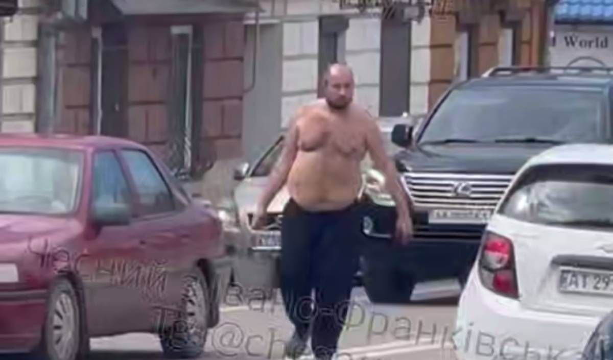 Чоловік кидав фекалії у Коломиї Чоловік кидав фекалії у Коломиї