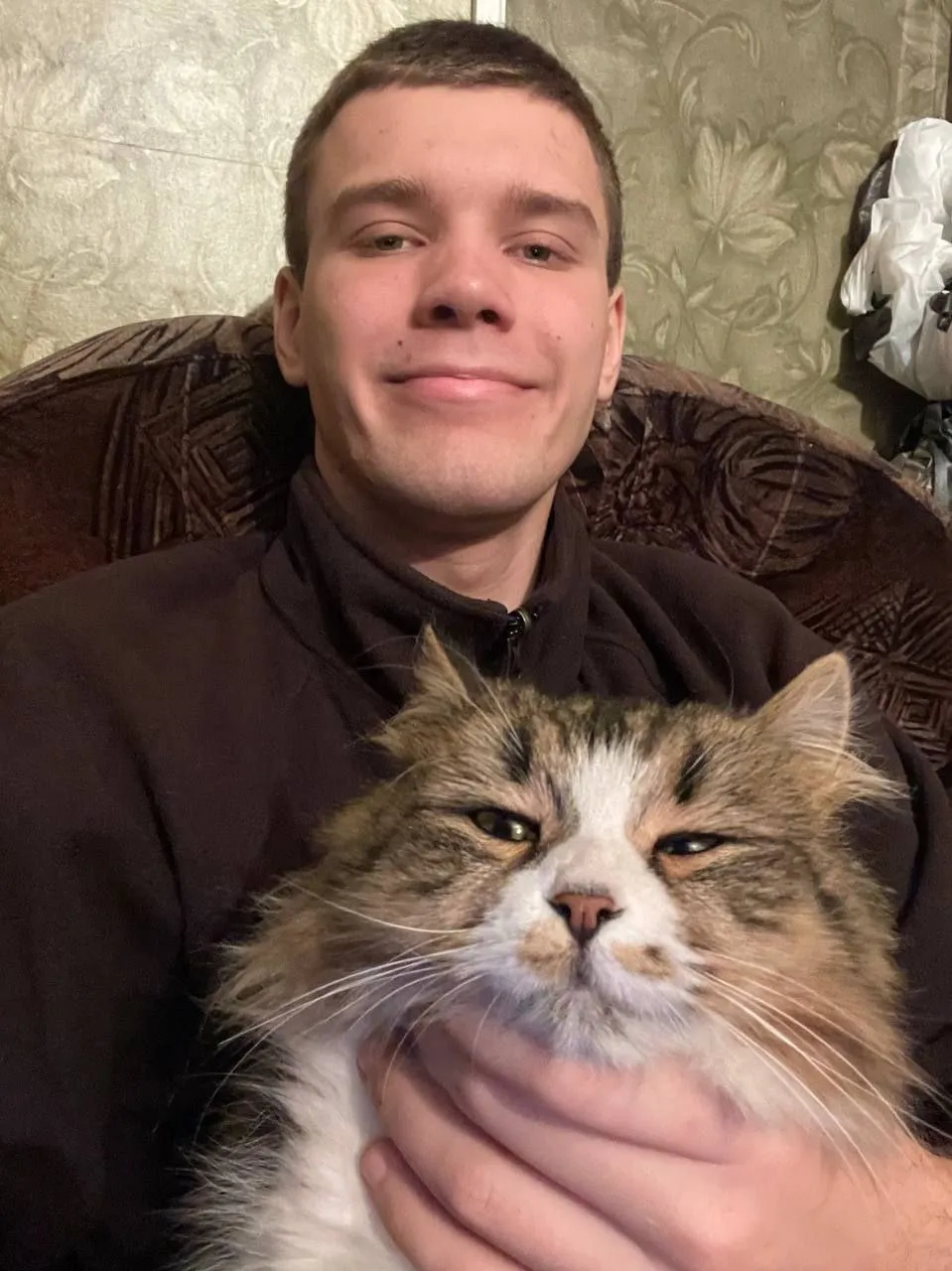 Виндир с кошкой, которую пара хотела забрать с Донбасса Виндир с кошкой, которую пара хотела забрать с Донбасса