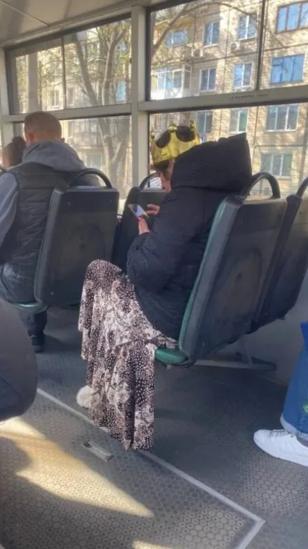 На Днепропетровщине в трамвае заметили коронованную особу На Днепропетровщине в трамвае заметили коронованную особу