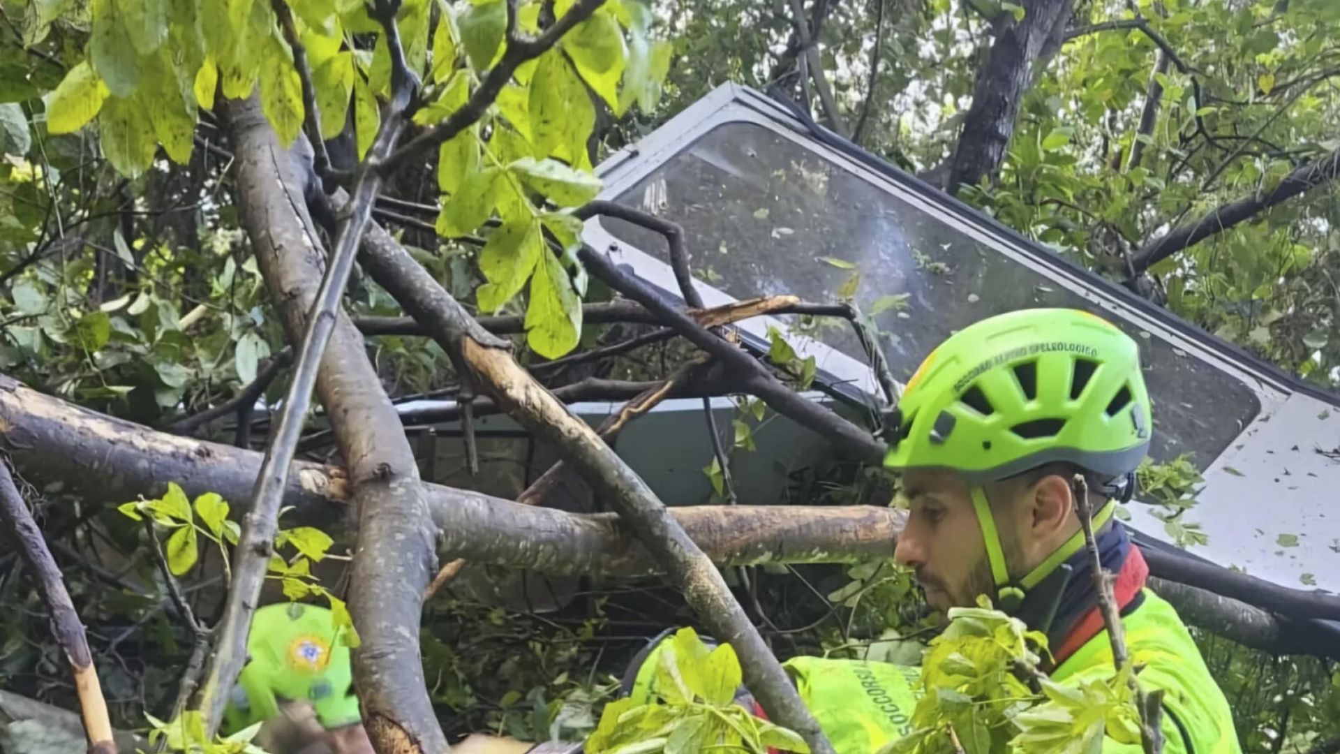 Возле Неаполя оборвался трос канатной дороги Возле Неаполя оборвался трос канатной дороги