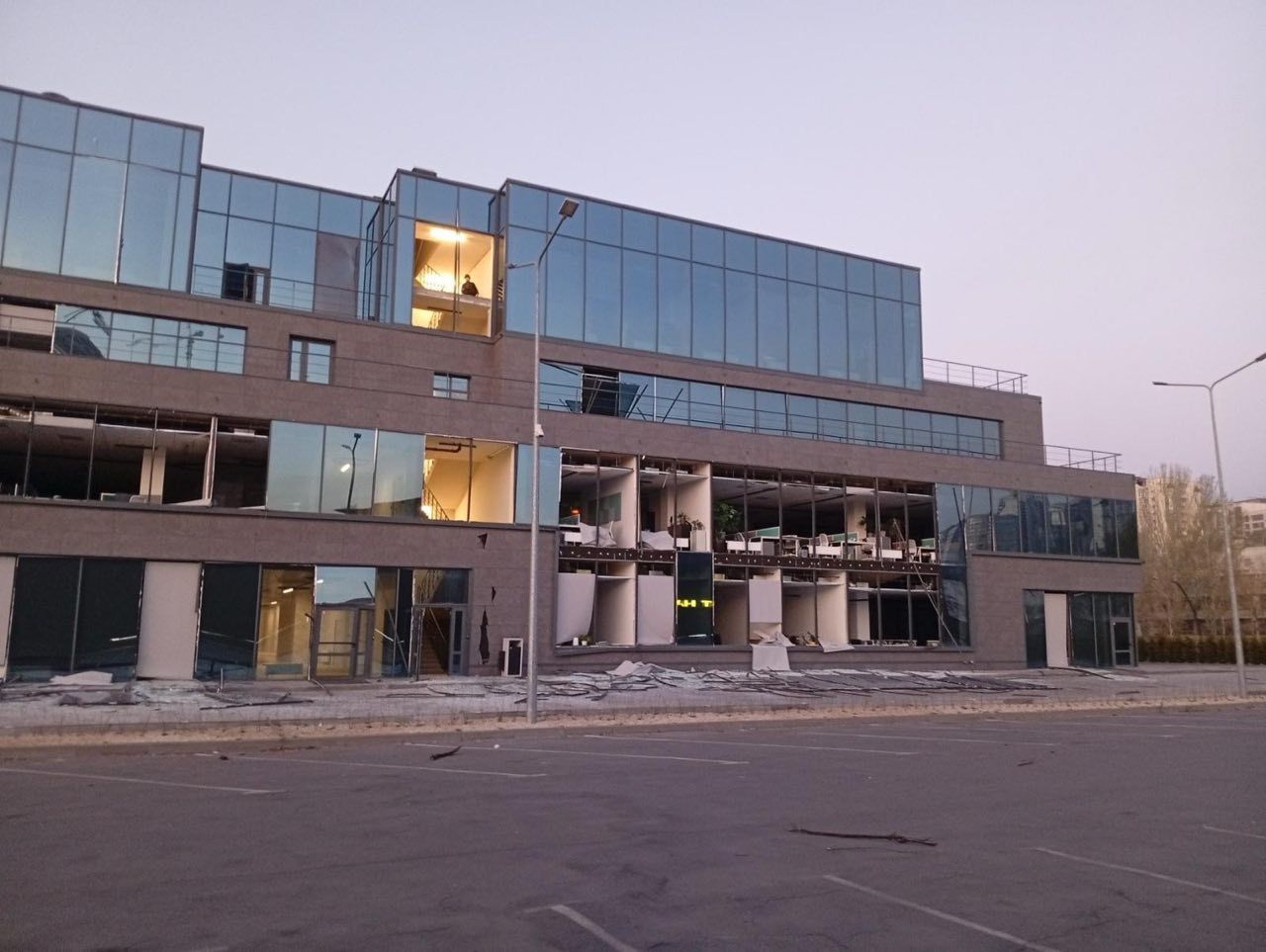 В Днепре поврежден офис "АТБ" в Днепре В Днепре поврежден офис "АТБ" в Днепре