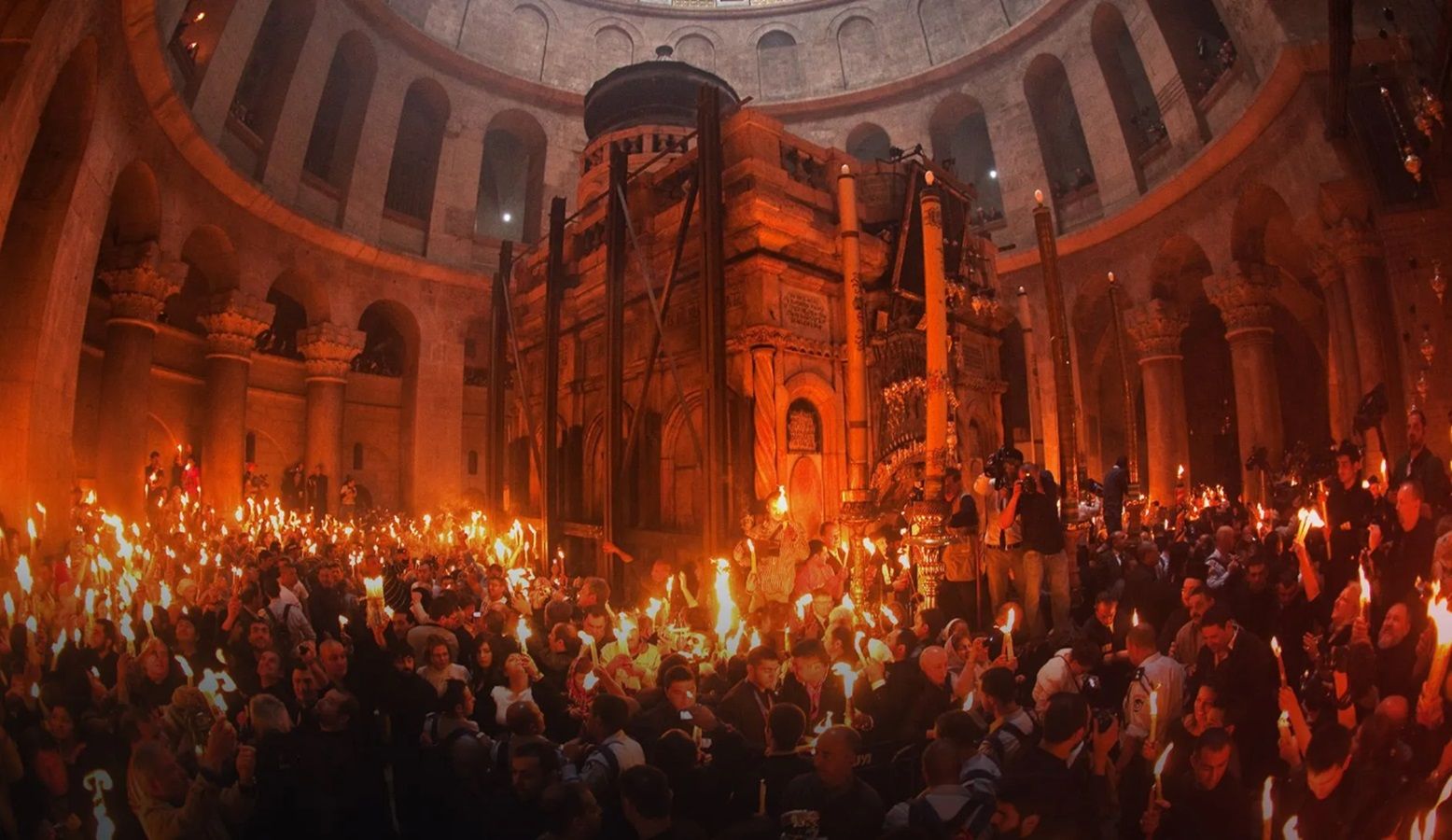 Благодатный огонь сошел в Иерусалиме 2025 - видео онлайн Благодатный огонь сошел в Иерусалиме 2025 - видео онлайн