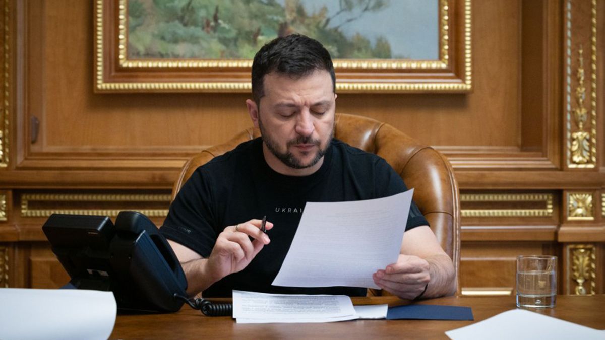 Зеленский подписал закон о продлении мобилизации Зеленский подписал закон о продлении мобилизации