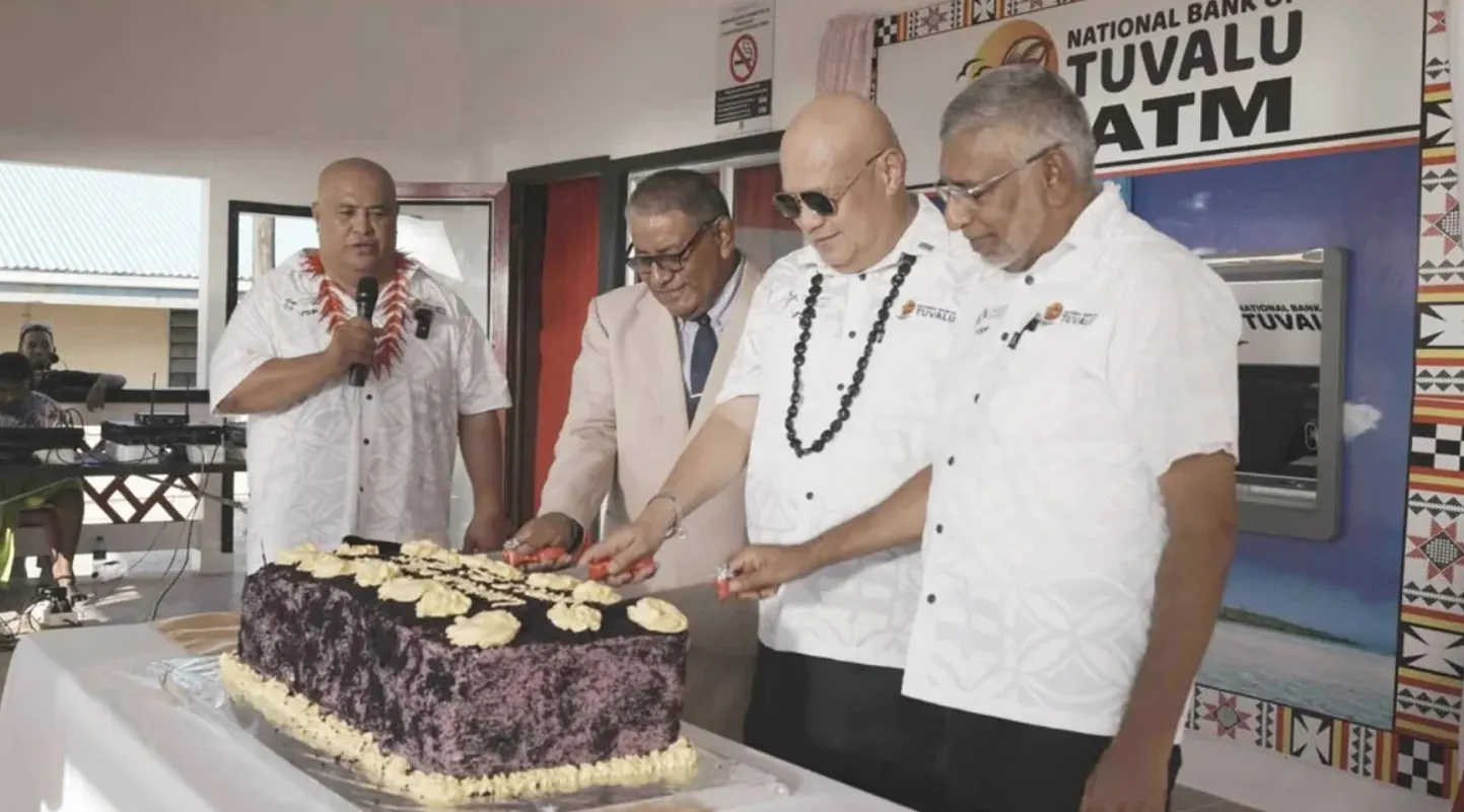 На острове в Тихом океане впервые установили банкомат На острове в Тихом океане впервые установили банкомат