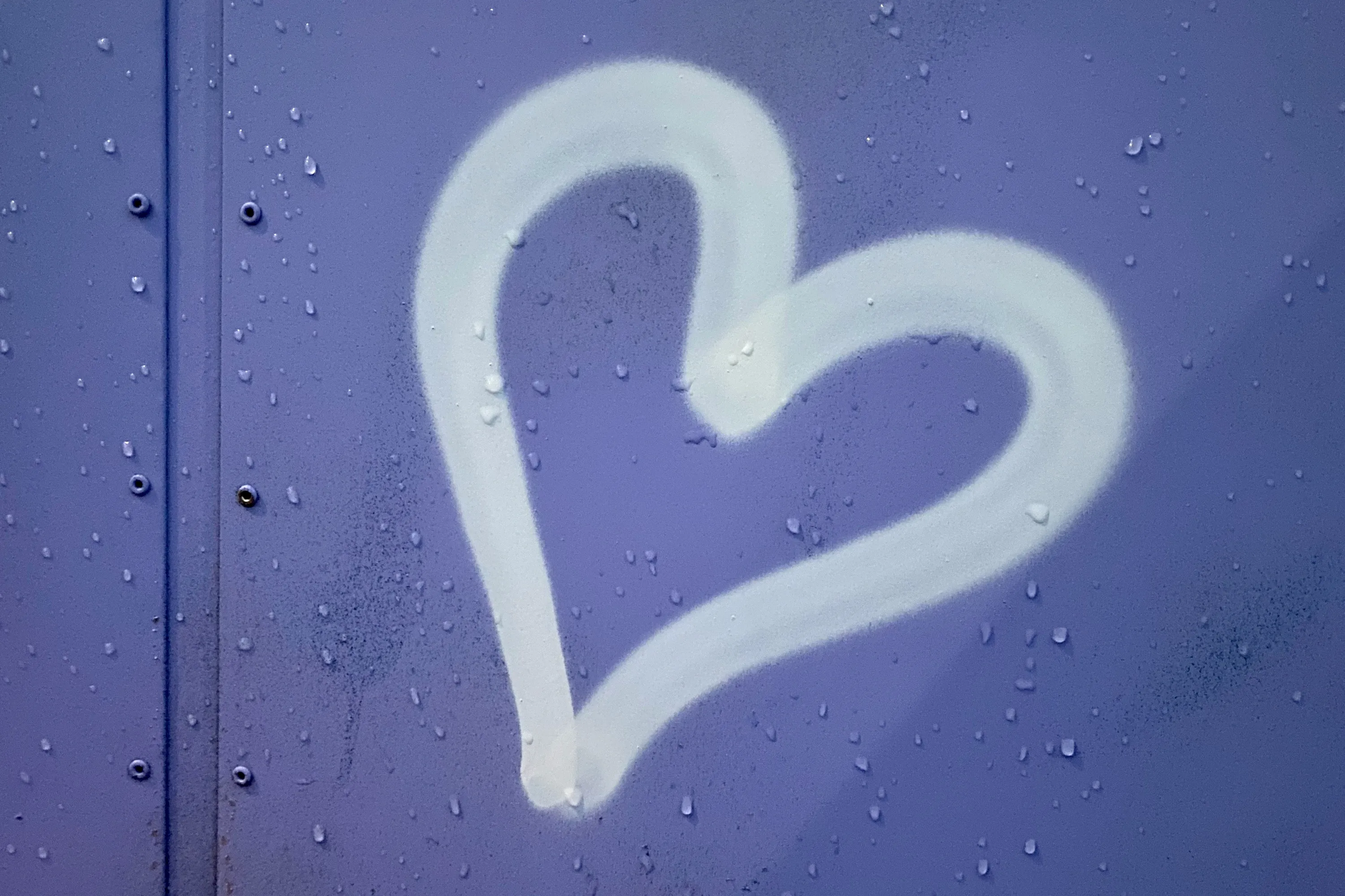 Что означает белое сердечко