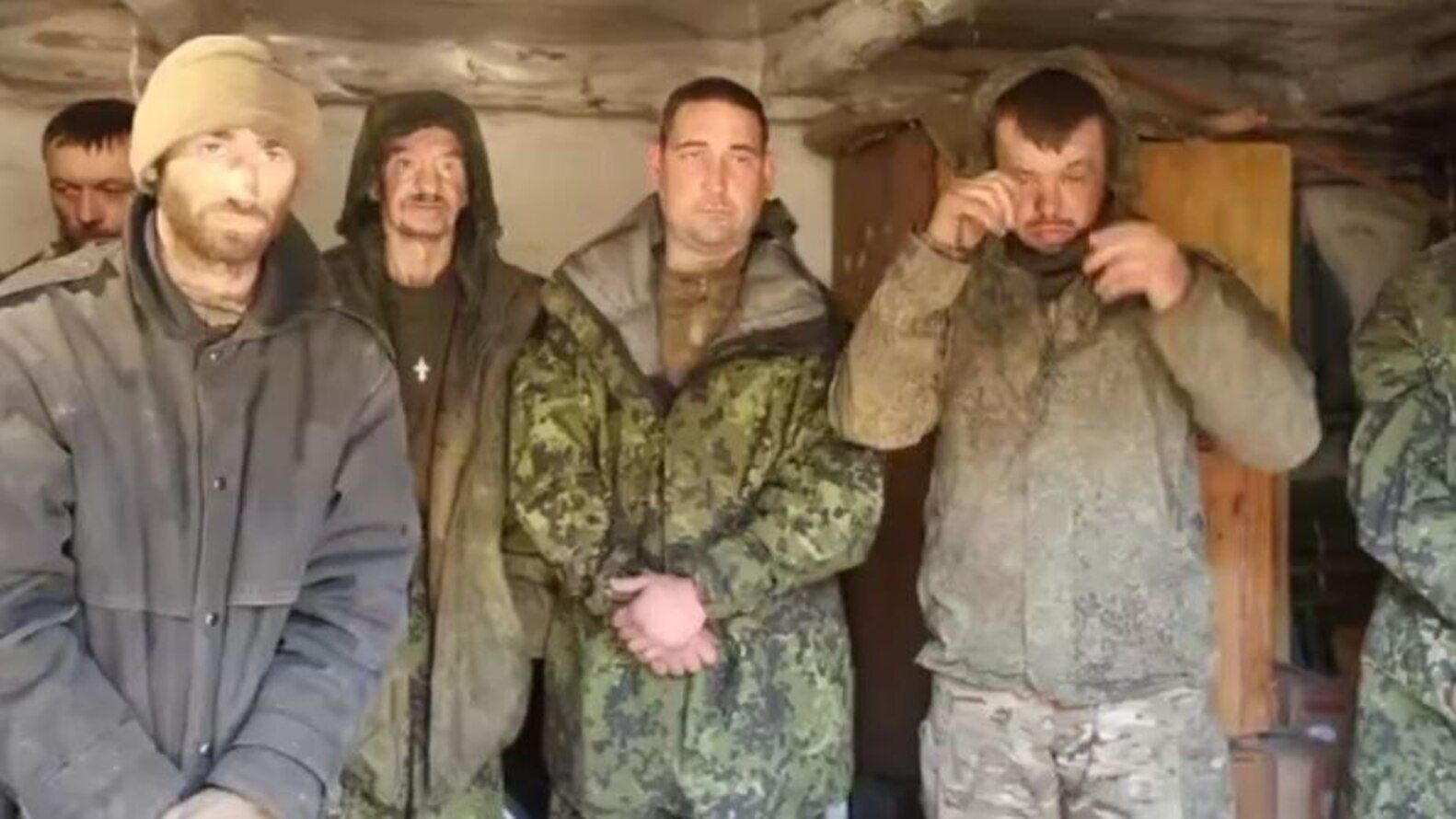 Українські військові взяли в полон 9 окупантів Українські військові взяли в полон 9 окупантів