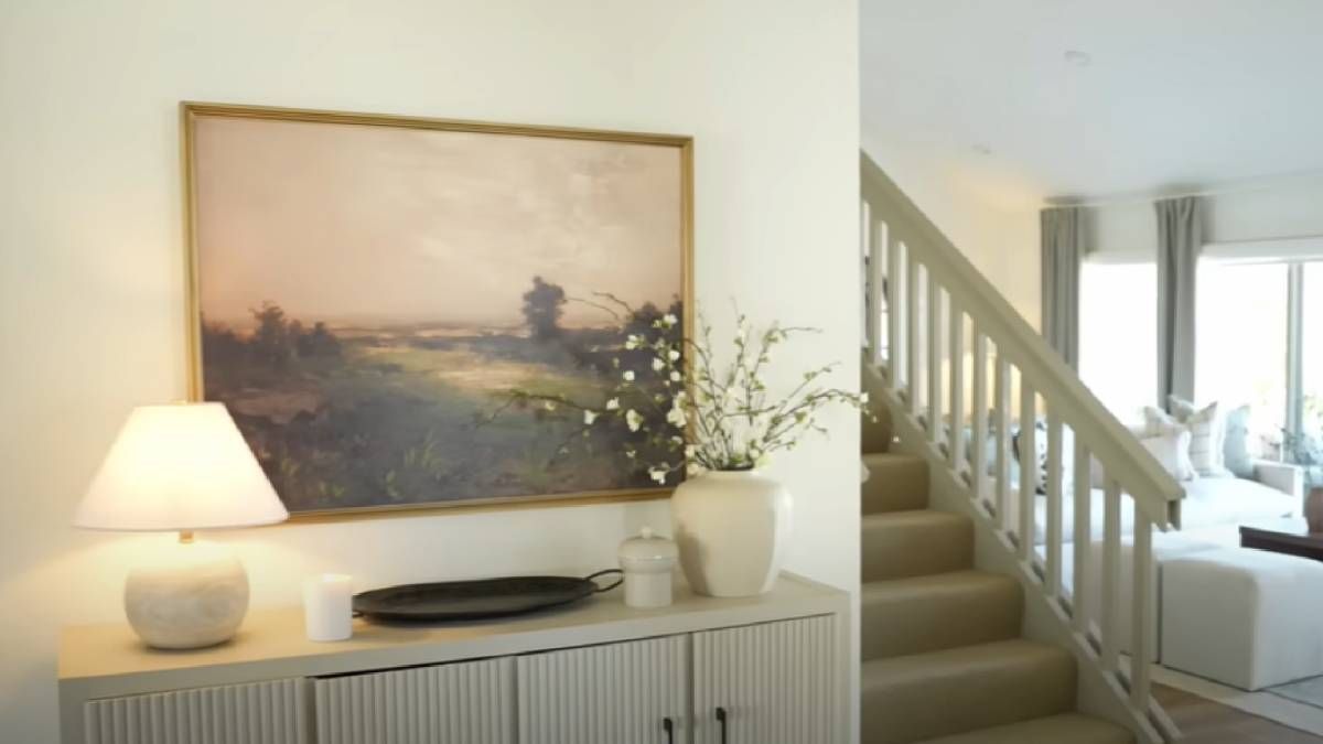 Лампа, ваза и декоративный поднос способны преобразить пространство Лампа, ваза и декоративный поднос способны преобразить пространство