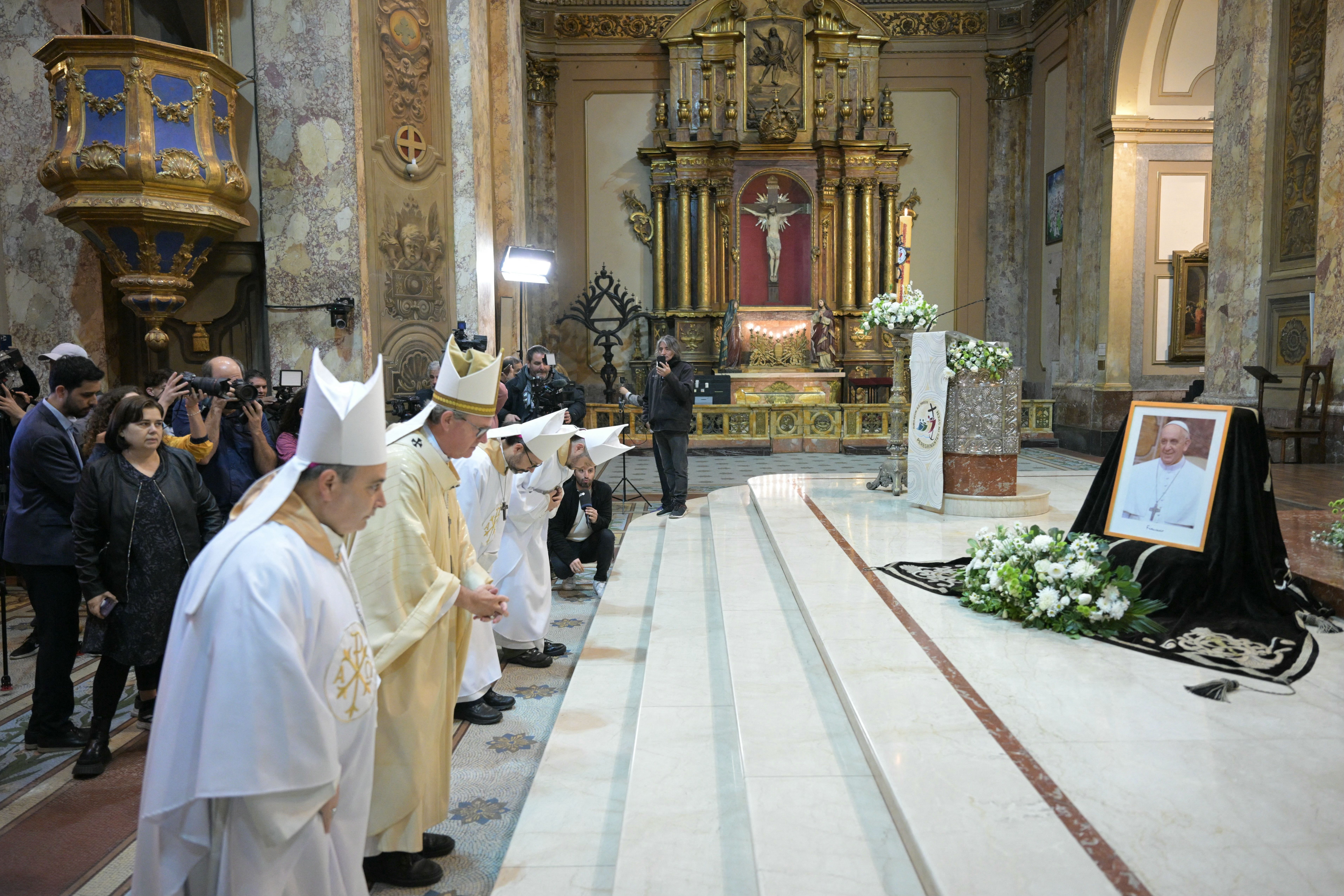 Папа Франциск помер - рідне місто понтифіка у жалобі на 7 днів - Геополітика Папа Франциск помер - рідне місто понтифіка у жалобі на 7 днів - Геополітика