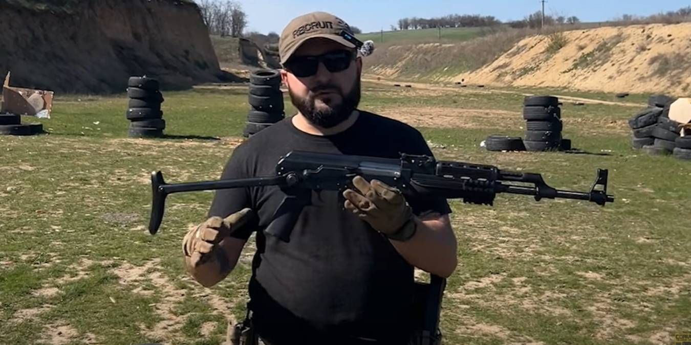 Россияне начали использовать китайские автоматы Type 56-1 на войне против Украины - 24 Канал